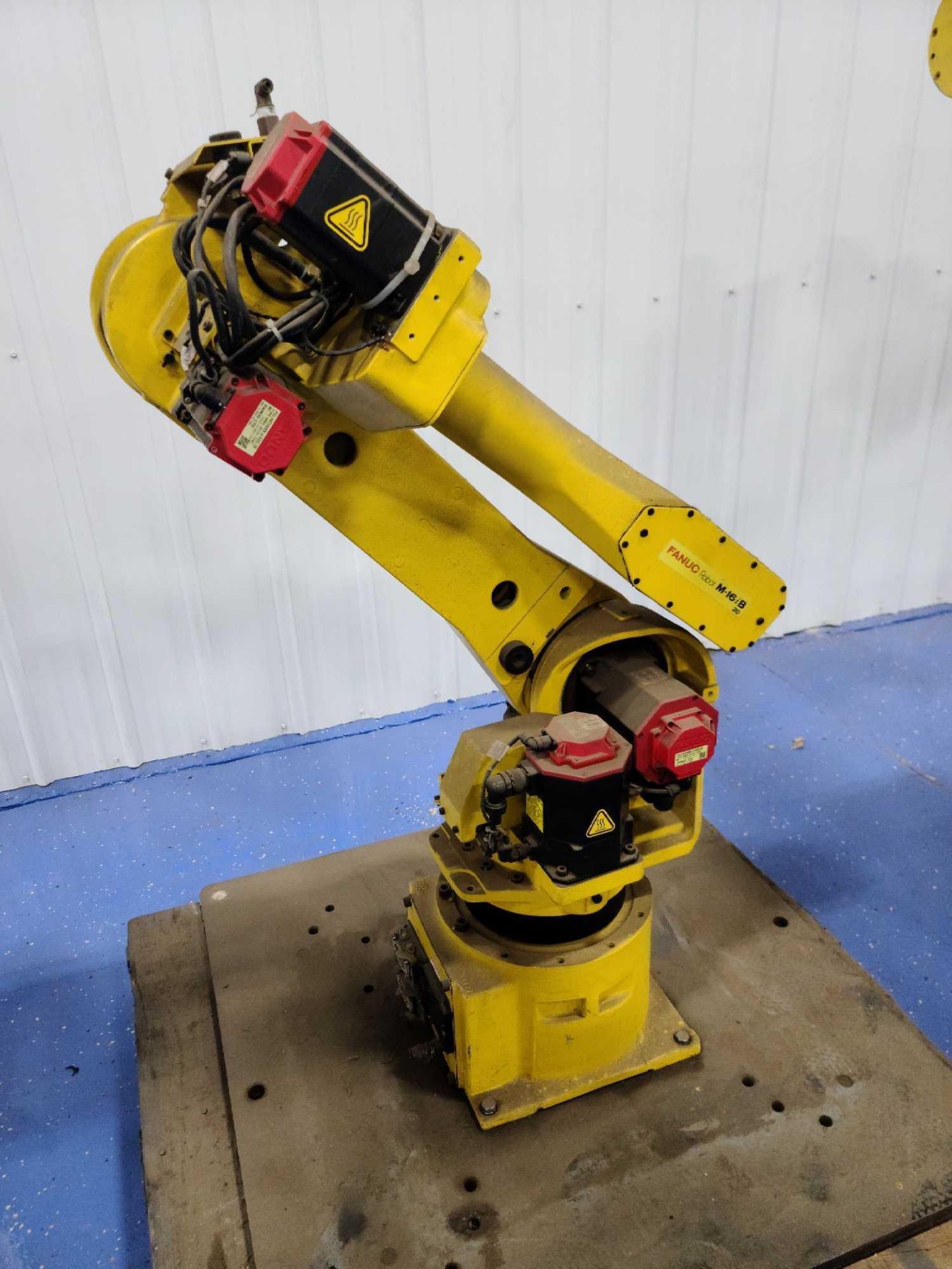 Fanuc Robot M-16iB 20 Robotic Arm