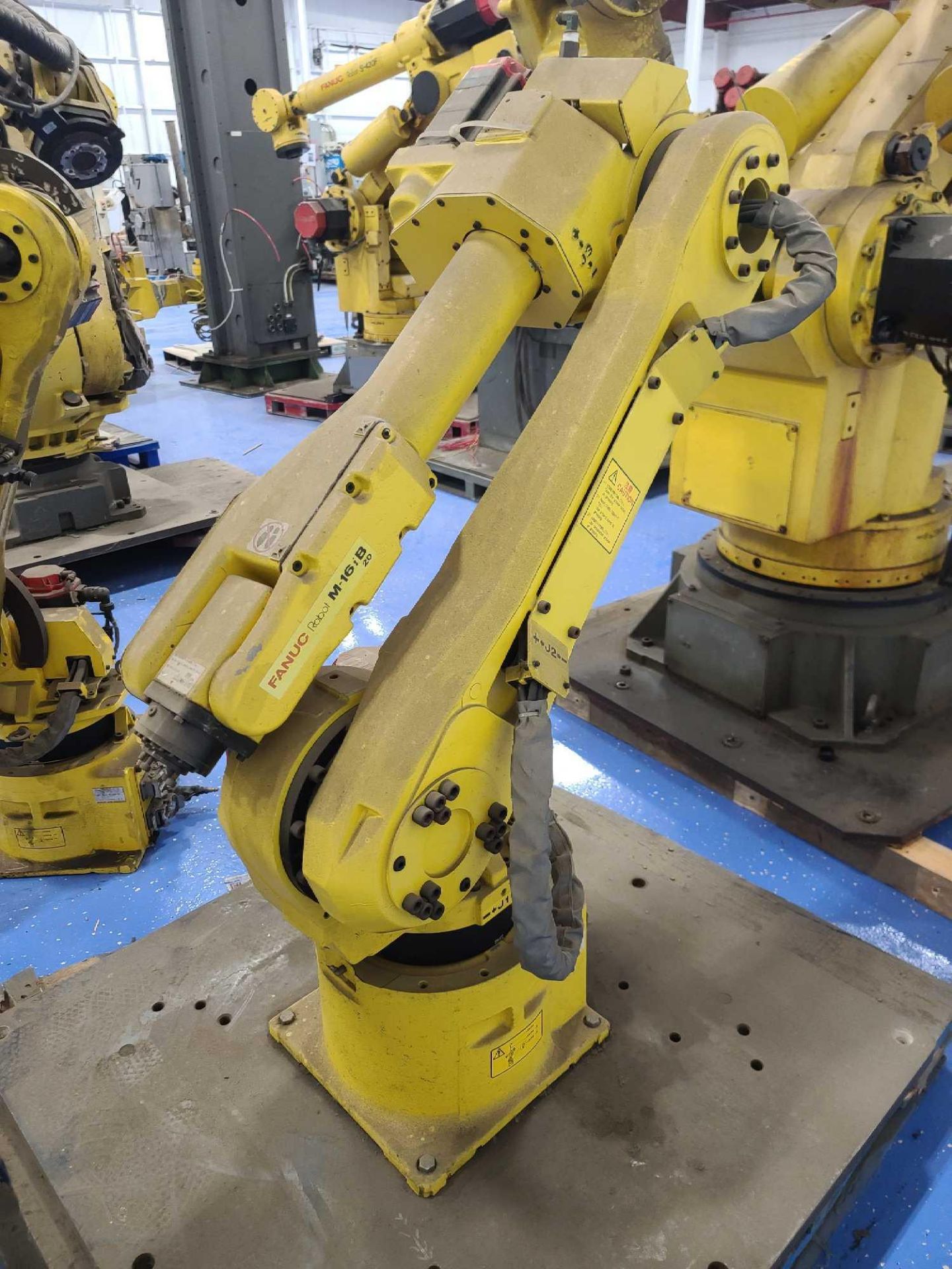 Fanuc Robot M-16iB 20 Robotic Arm - Image 2 of 3