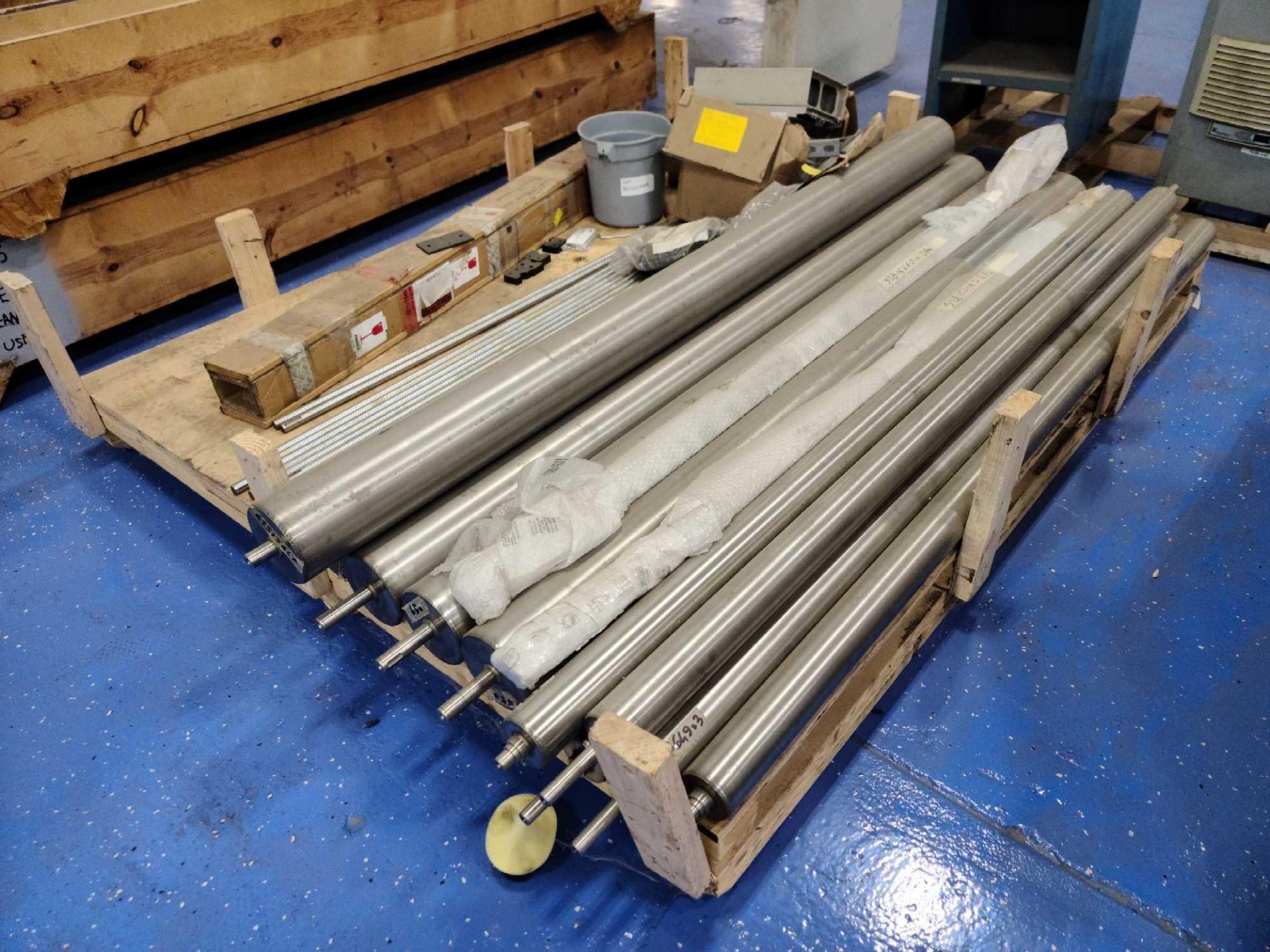 Pallet of Aluminum Rollers and Other Miscellaneous Parts - Image 2 of 4