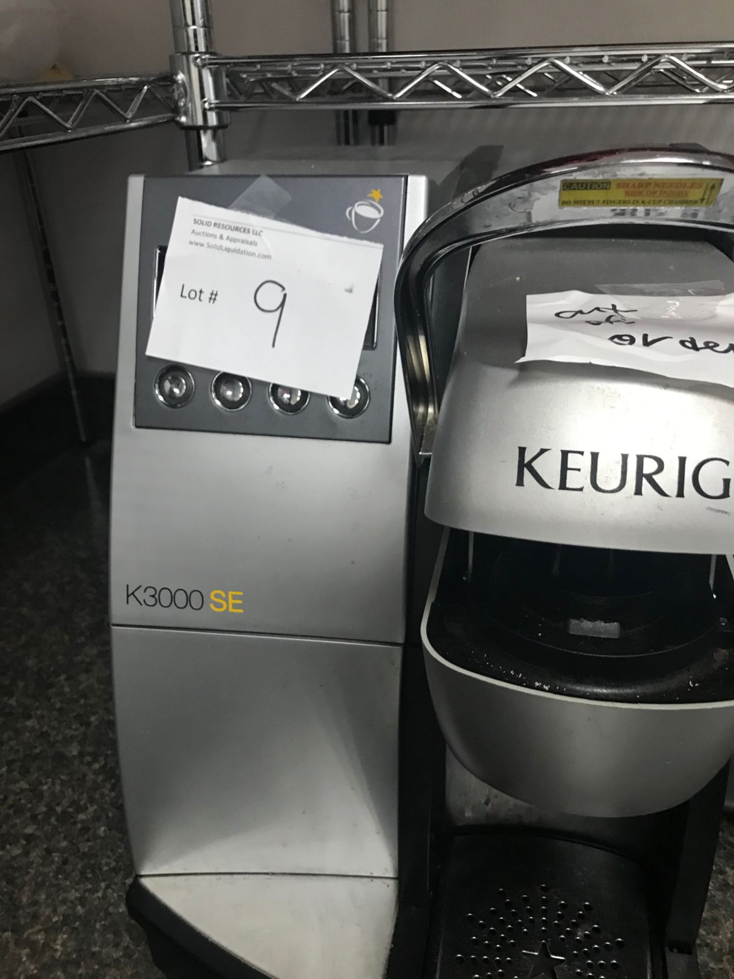 KEURIG COFFEE MAKER (BROKEN)