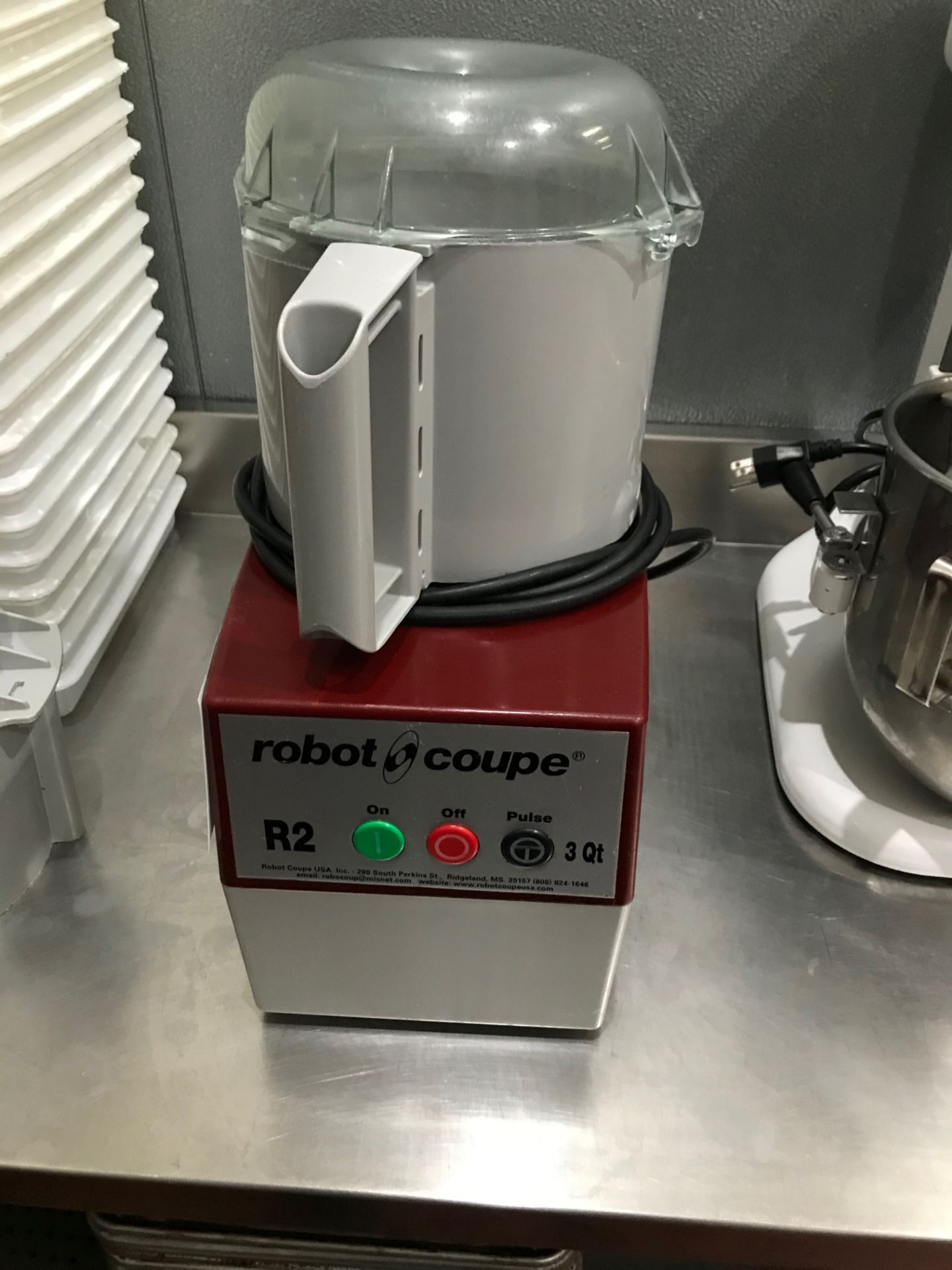 ROBOT COUPE R2N 3 QT. FOOD PROCESSOR W/ ATTACHMENTS