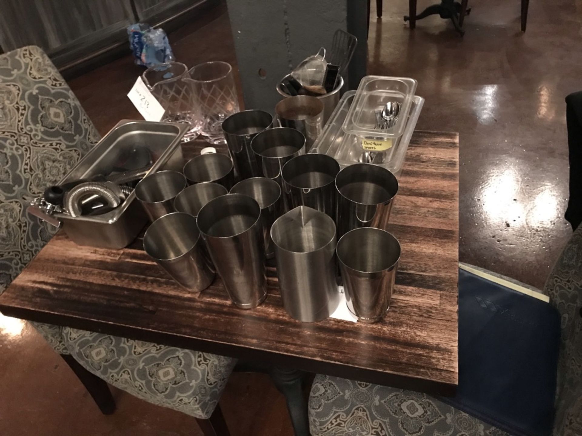 LOT OF: ASSORTED BAR TOOLS(SHAKERS, MIXING GLASSES AND ACCESSORIES, ICE SCOOPERS, STRAINERS,ETC.)