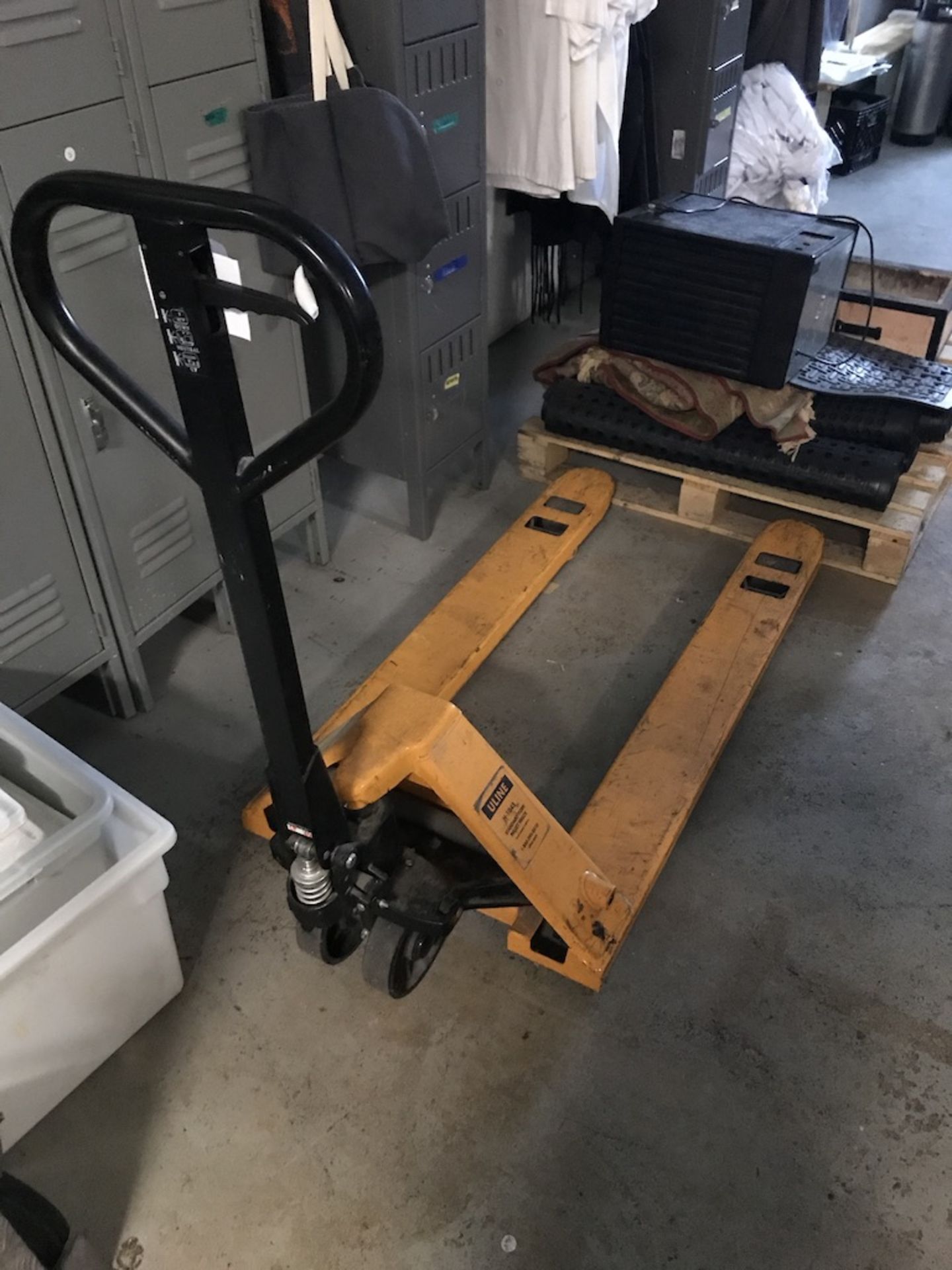 U-LINE STANDARD FORK PALLET JACK, 5500LB CAPACITY (MUST BE PICKED UP ON LAST 2 DAYS OF REMOVAL) - Image 6 of 6