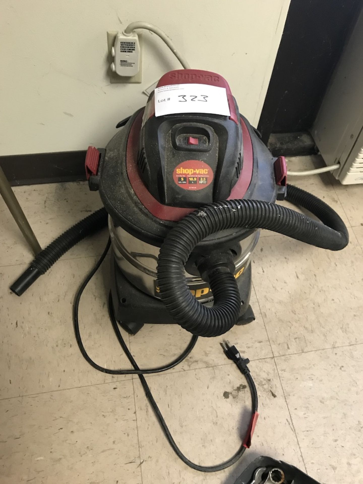 5 GALLON, 2.5 HP SHOP VAC - Image 3 of 4