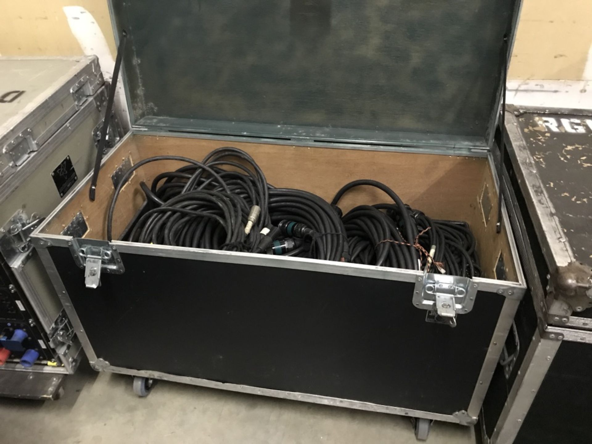 (1) ROLLING BOX OF ASSORTED HEAVY DUTY POWER AND CONTROL CABLES