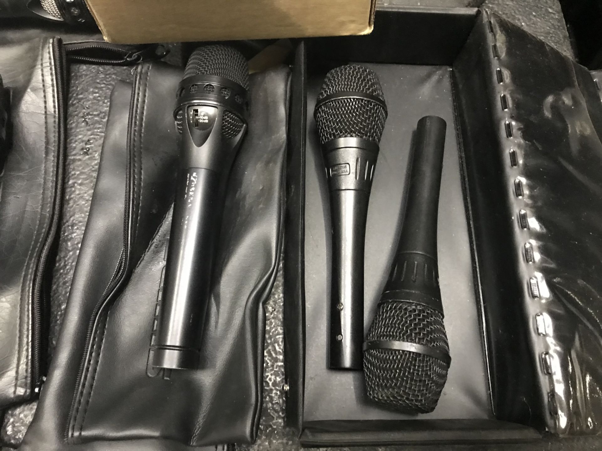 LOT OF: (14) VARIOUS MICROPHONES, CABLES, BOXES, MIC BAGS - Image 8 of 12