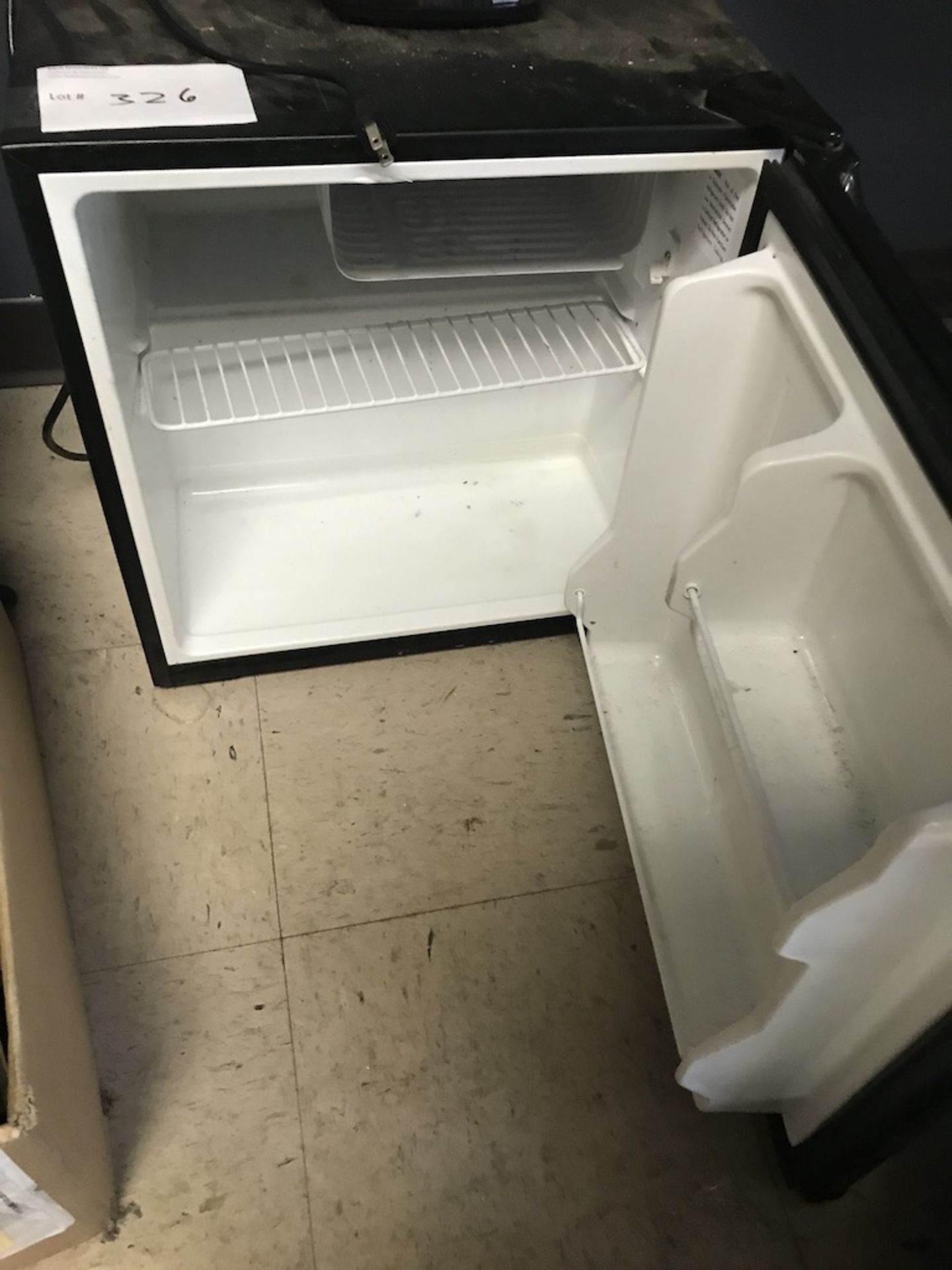 LOT OF: (1) HAIER MINI FRIDGE AND (1) 12 CUP MR. COFFEE - Image 2 of 4