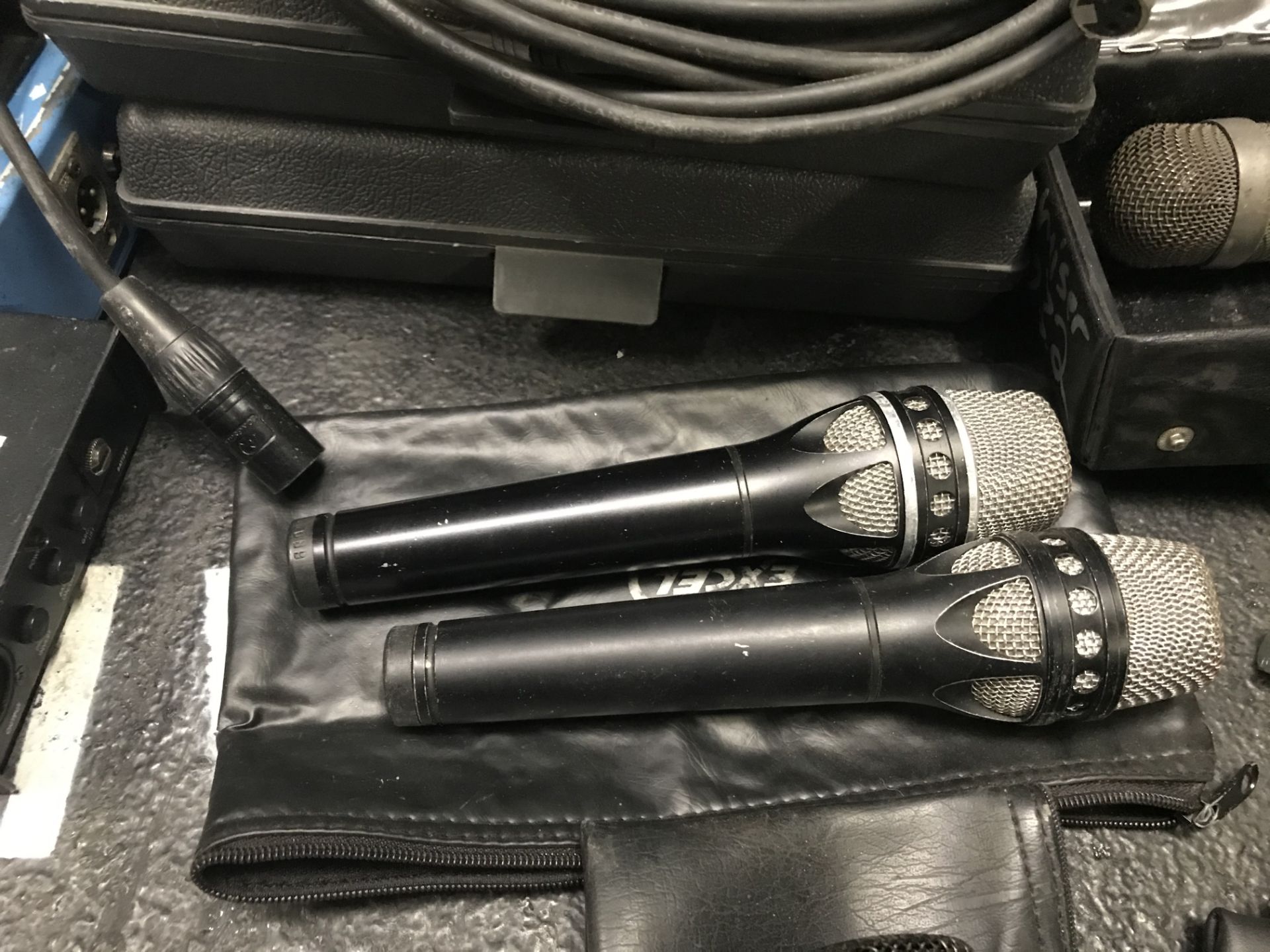 LOT OF: (14) VARIOUS MICROPHONES, CABLES, BOXES, MIC BAGS - Image 6 of 12