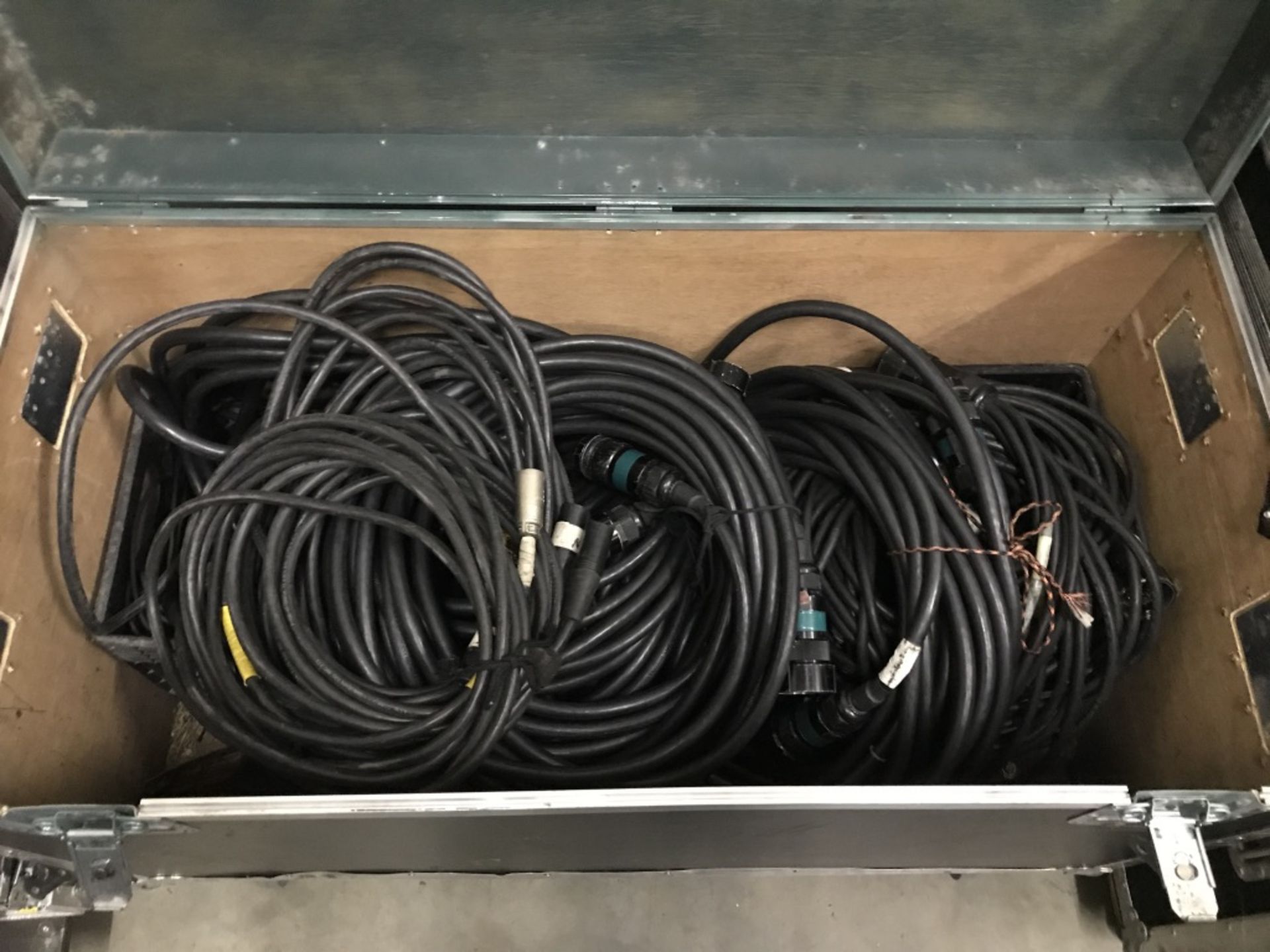 (1) ROLLING BOX OF ASSORTED HEAVY DUTY POWER AND CONTROL CABLES - Image 3 of 3