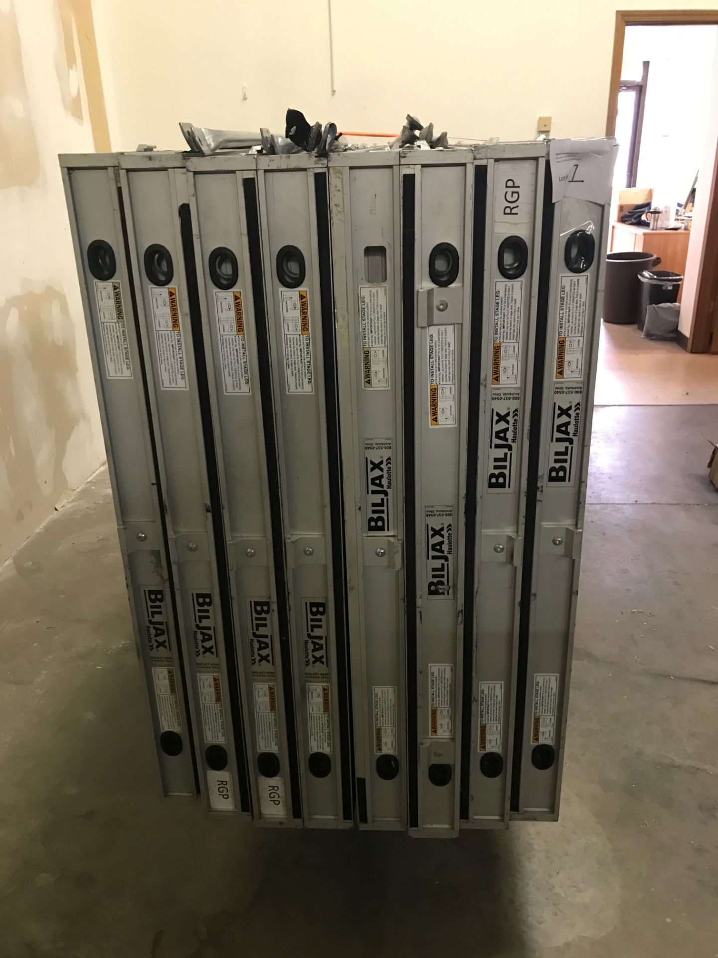 LOT OF: (8) 8' X 4' HAULETTE BILJAX DECK PANELS FOR STAGE W/ CART AND ACCESORIES - Image 3 of 5