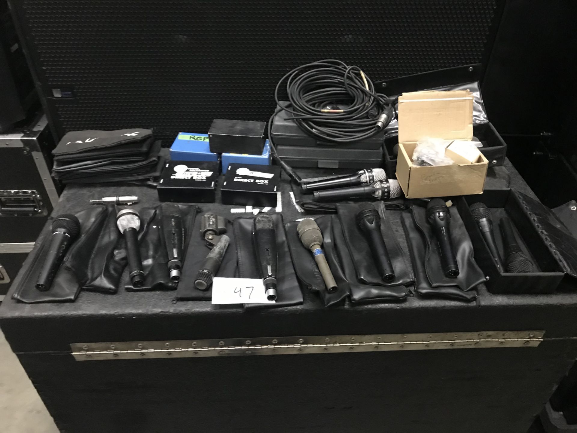 LOT OF: (14) VARIOUS MICROPHONES, CABLES, BOXES, MIC BAGS - Image 12 of 12