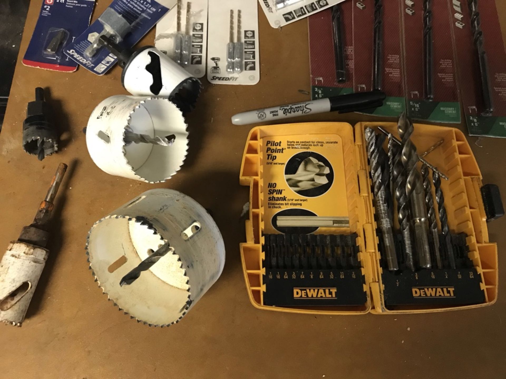 LOT OF: ASSORTED DRILL BITS AND SCREWS W/ TOOLBOX - Image 2 of 6