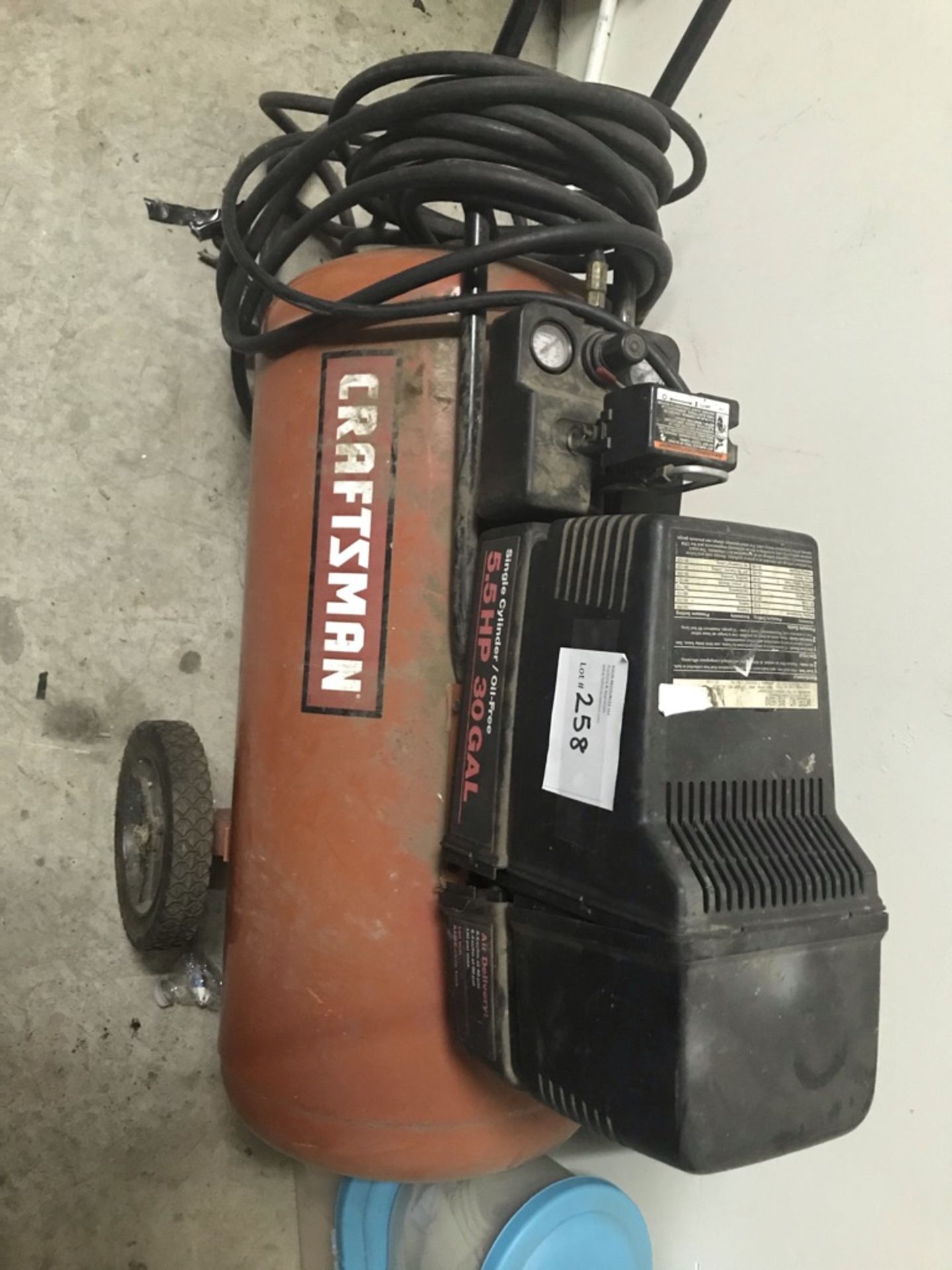 CRAFTSMAN MODEL #919.165310 5.5 HP, 30 GALLON SINGLE CYLINDER OIL FREE COMPRESSOR W/ HOSE - Image 2 of 4