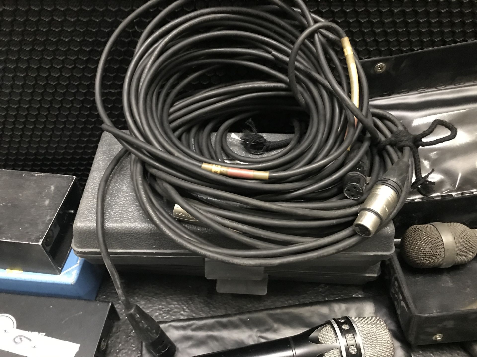 LOT OF: (14) VARIOUS MICROPHONES, CABLES, BOXES, MIC BAGS - Image 5 of 12