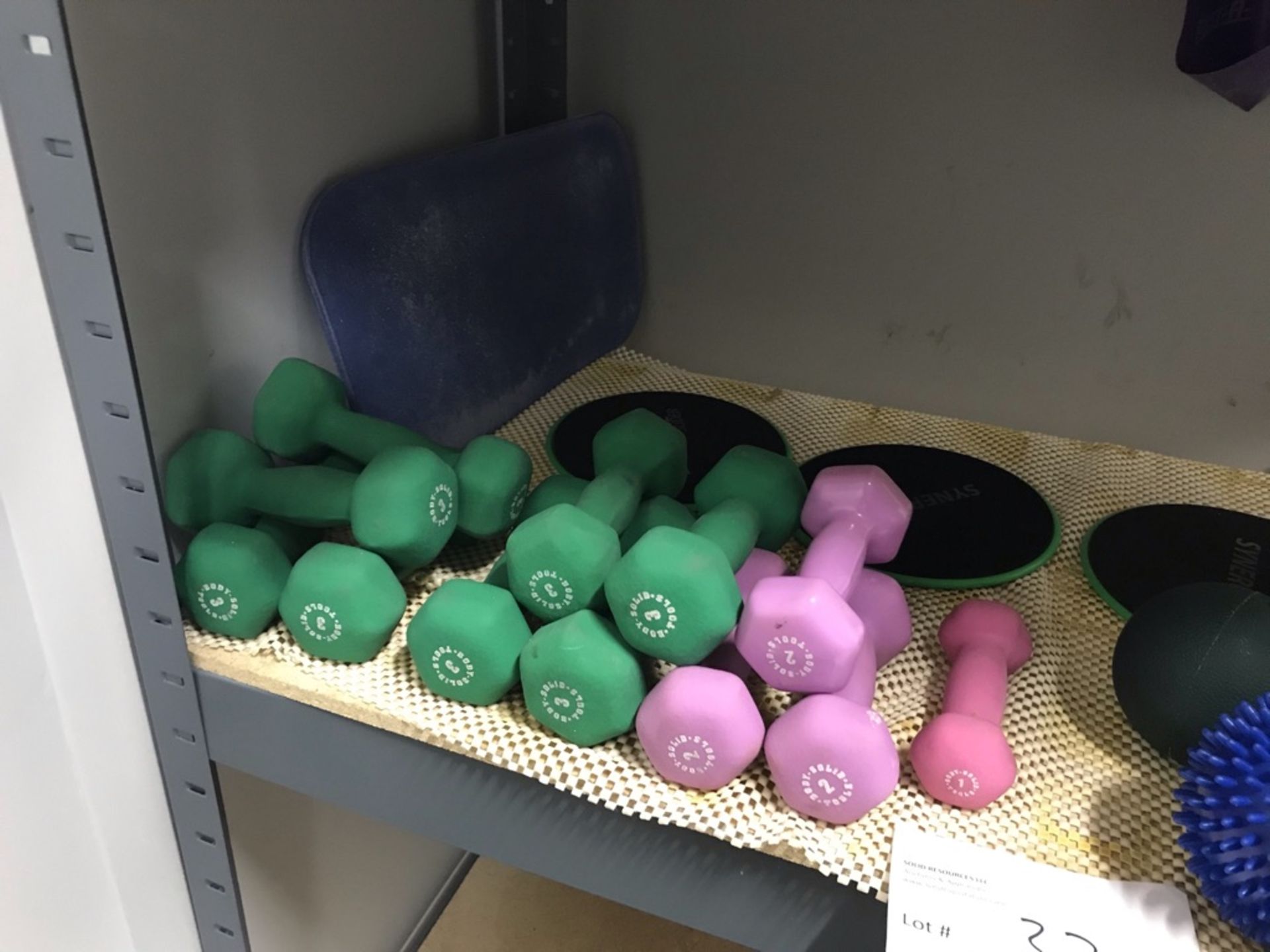 LOT OF: (1) 1LB DUMBBELL, (3) 2LB DUMBBELL, (8) 3LB DUMBBELL, (3) ASSORTED BALLS, (3) SYNERGEE SLID - Image 2 of 8