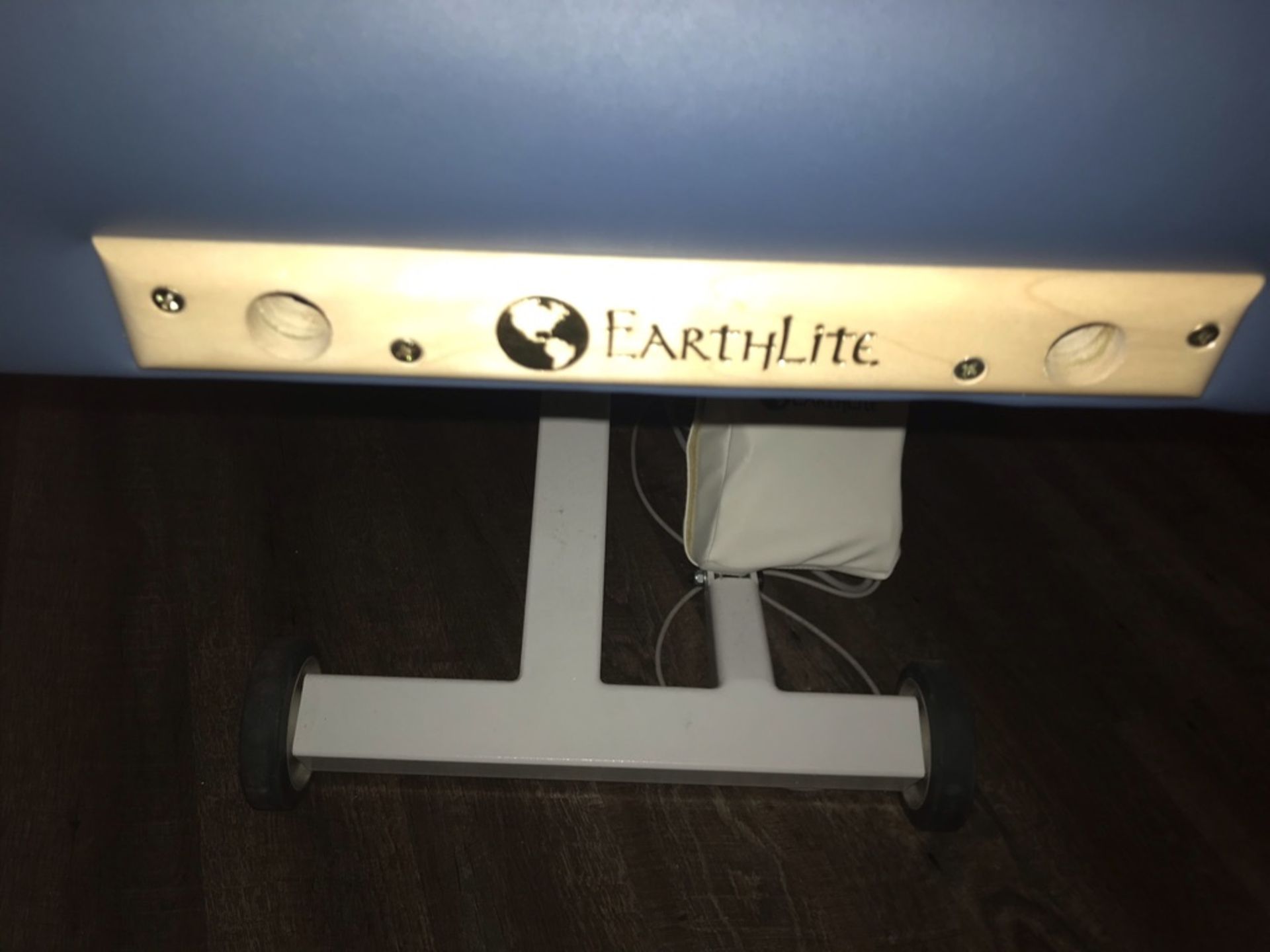 EARTHLITE ELLORA ELECTRIC LIFT TABLE FOR MASSAGE TREATMENT, BLUE, WITH FABRIC LEG SUPPORT PILLOW AND - Image 3 of 5