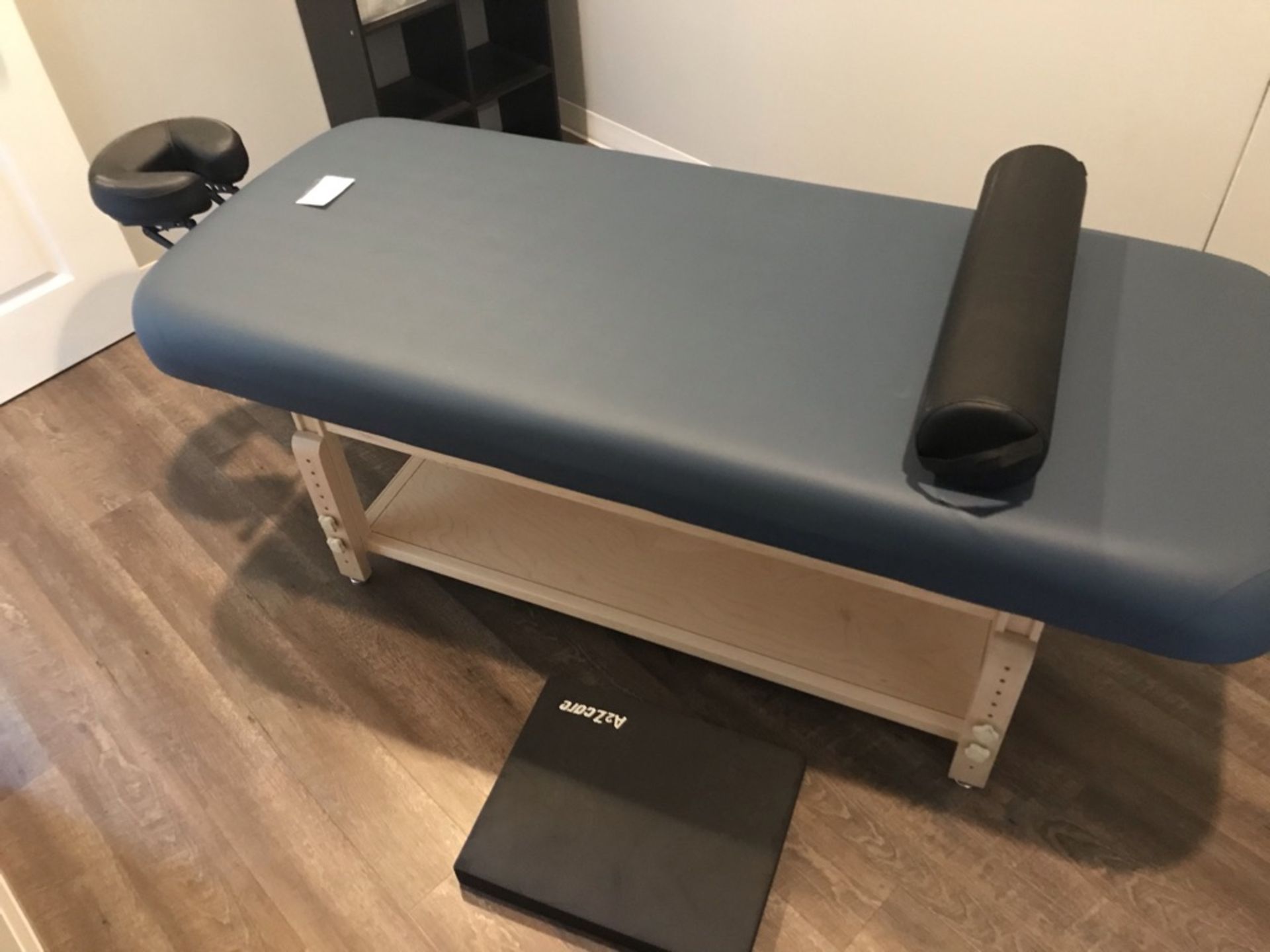 EARTHLITE SEDONA SPA TREATMENT TABLE, BLUE, WITH FACE CRADLE, LEG SUPPORT, AND A2ZCARE FLOOR PAD - Image 3 of 6