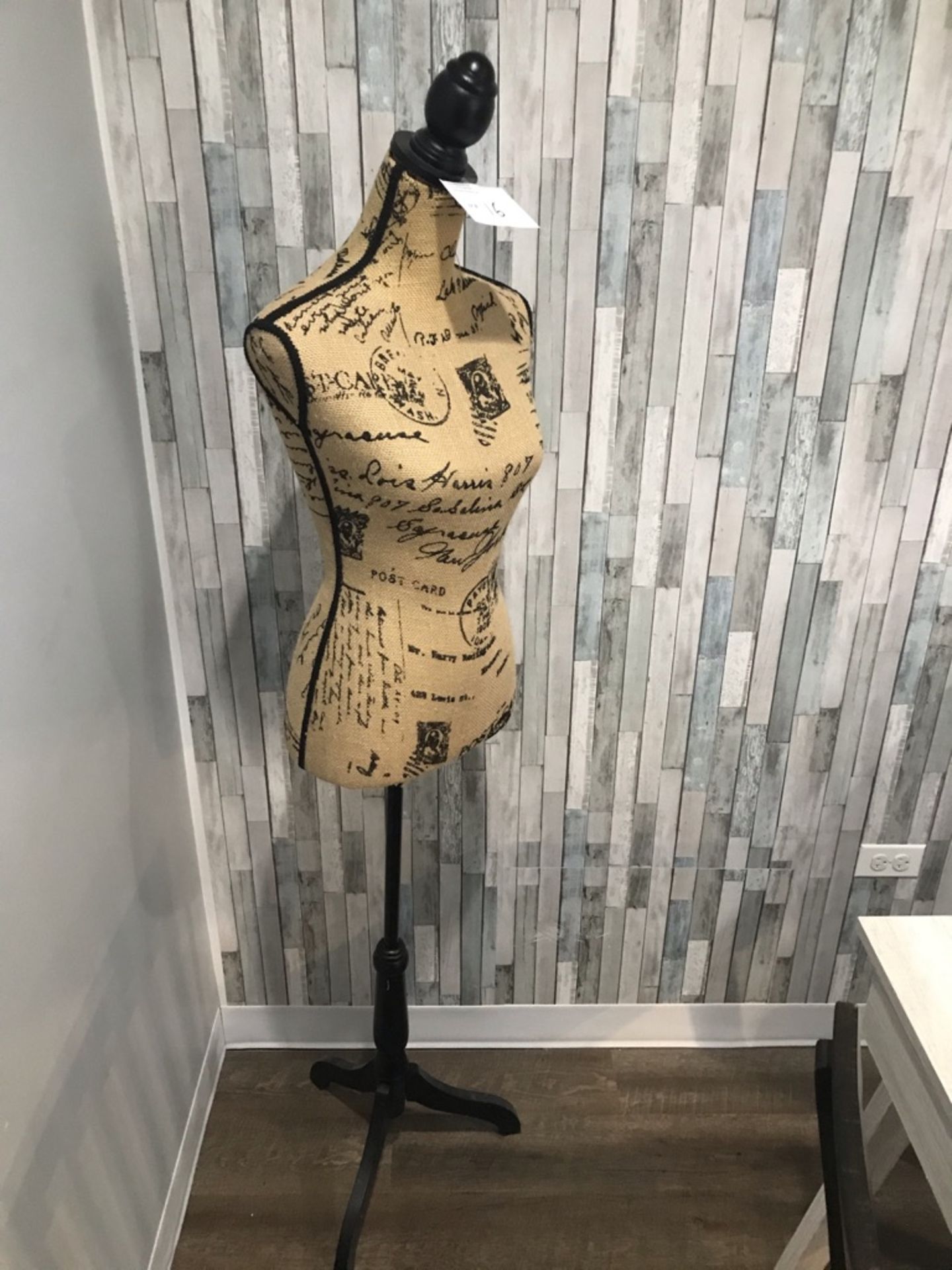 BURLAP MANNEQUIN, APPROX 5 FEET TALL - Image 3 of 4