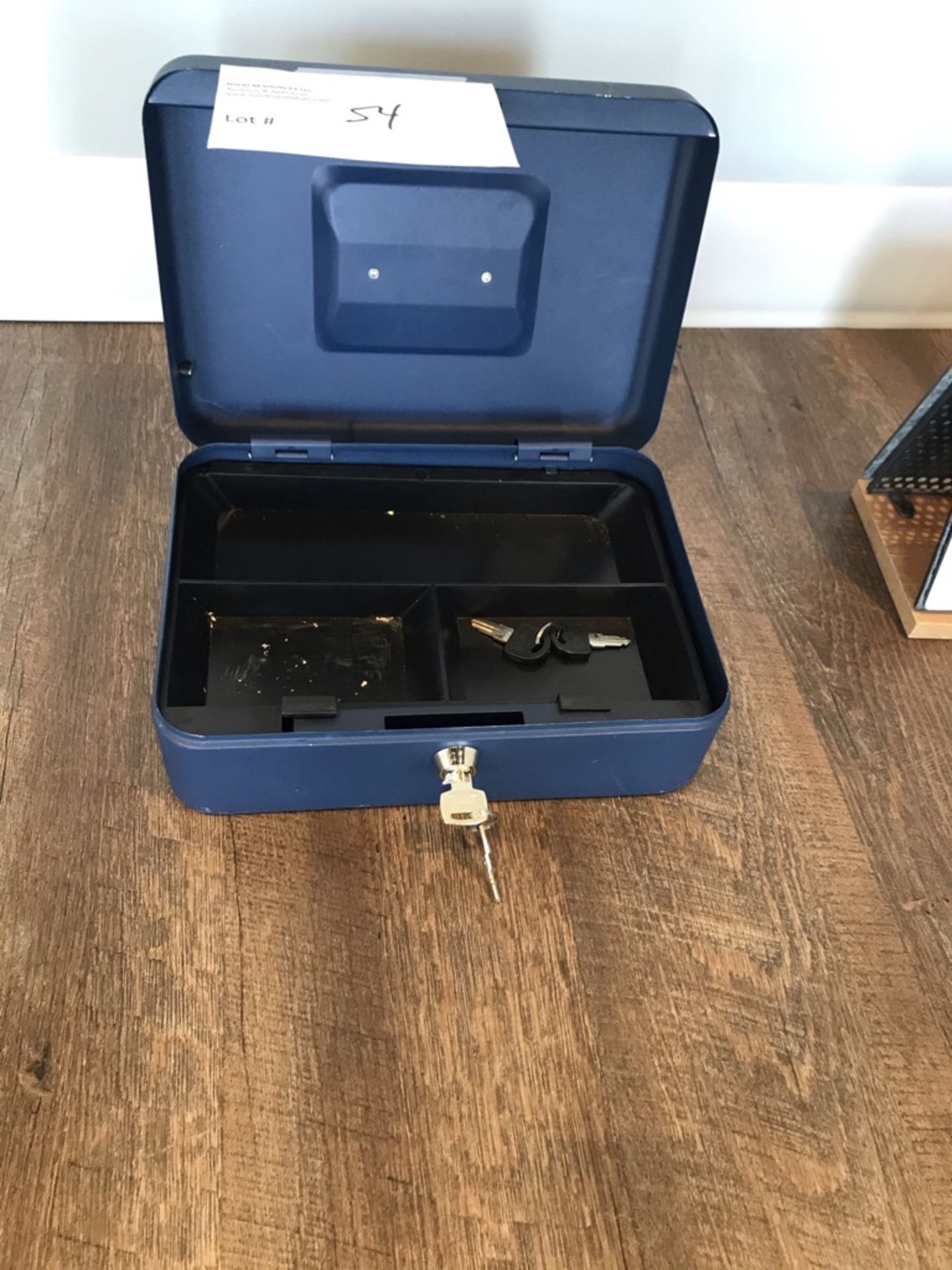 CASH BOX, BLUE METAL CONSTRUCTION WITH 2 KEYS - Image 2 of 3