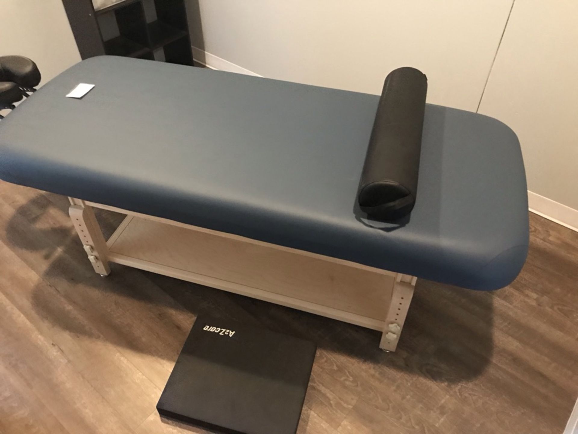 EARTHLITE SEDONA SPA TREATMENT TABLE, BLUE, WITH FACE CRADLE, LEG SUPPORT, AND A2ZCARE FLOOR PAD - Image 2 of 6