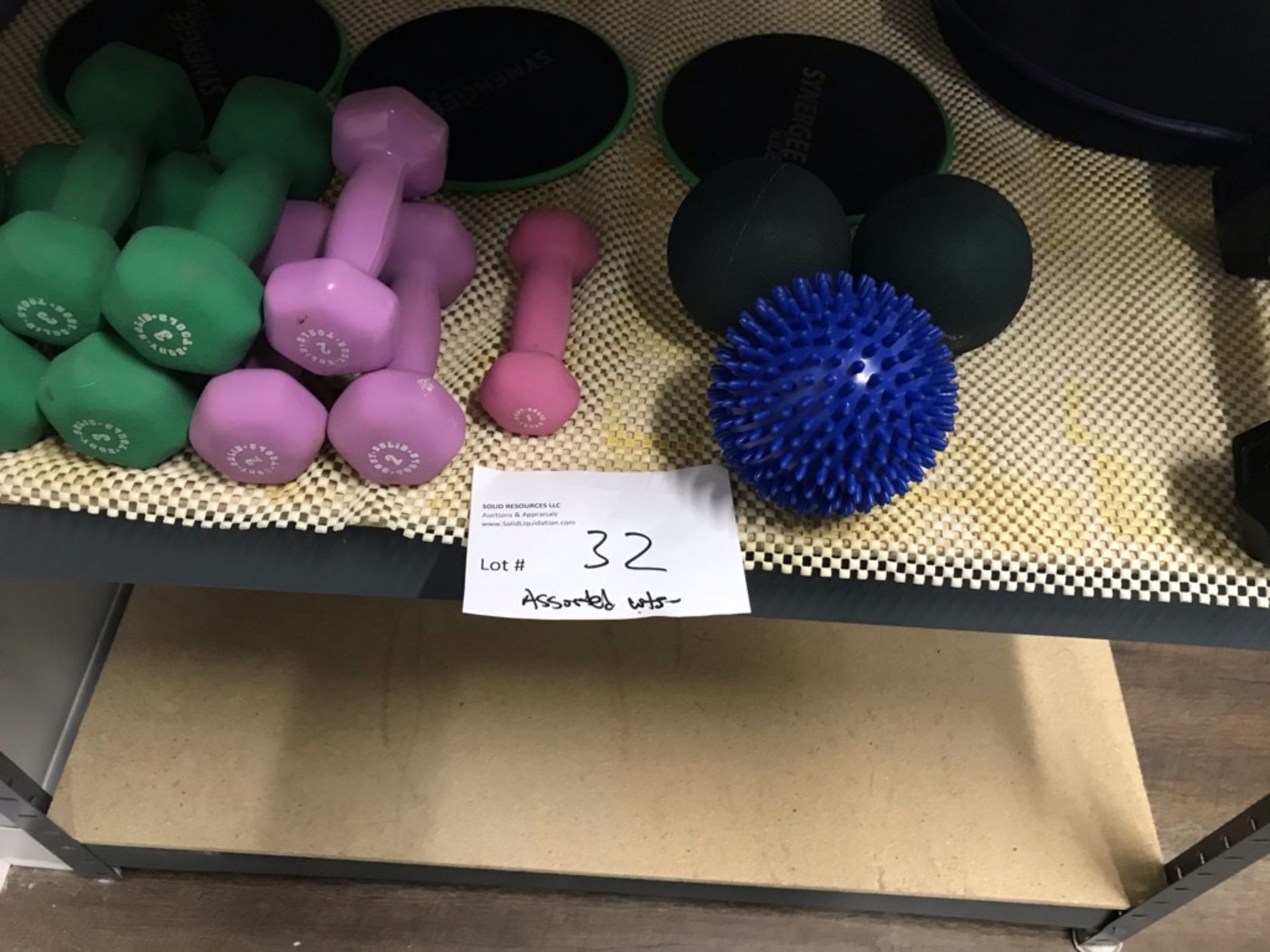 LOT OF: (1) 1LB DUMBBELL, (3) 2LB DUMBBELL, (8) 3LB DUMBBELL, (3) ASSORTED BALLS, (3) SYNERGEE SLID - Image 3 of 8