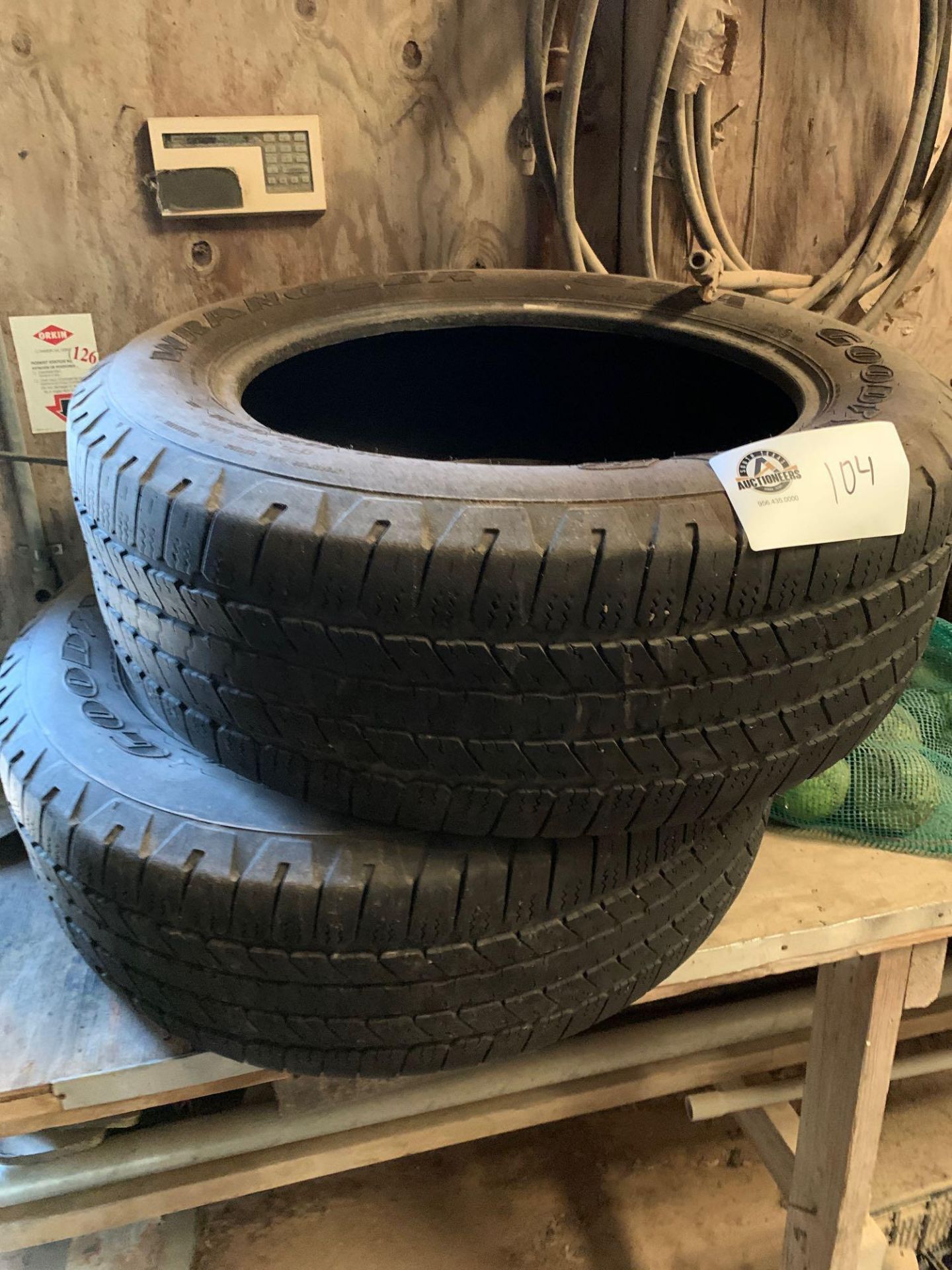 (2) P275/55R20 Tires