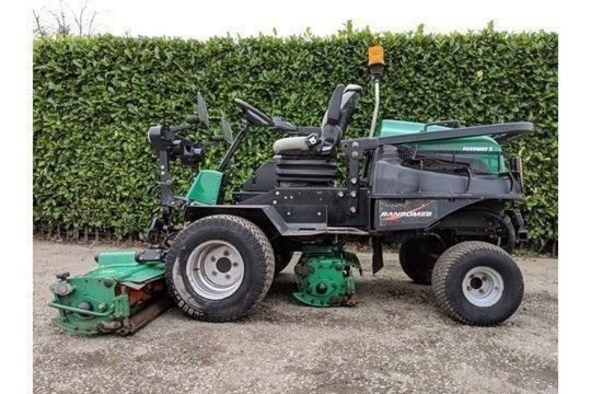 2012 Ransomes Parkway 3 4WD Triple Cylinder Mower - Image 4 of 8