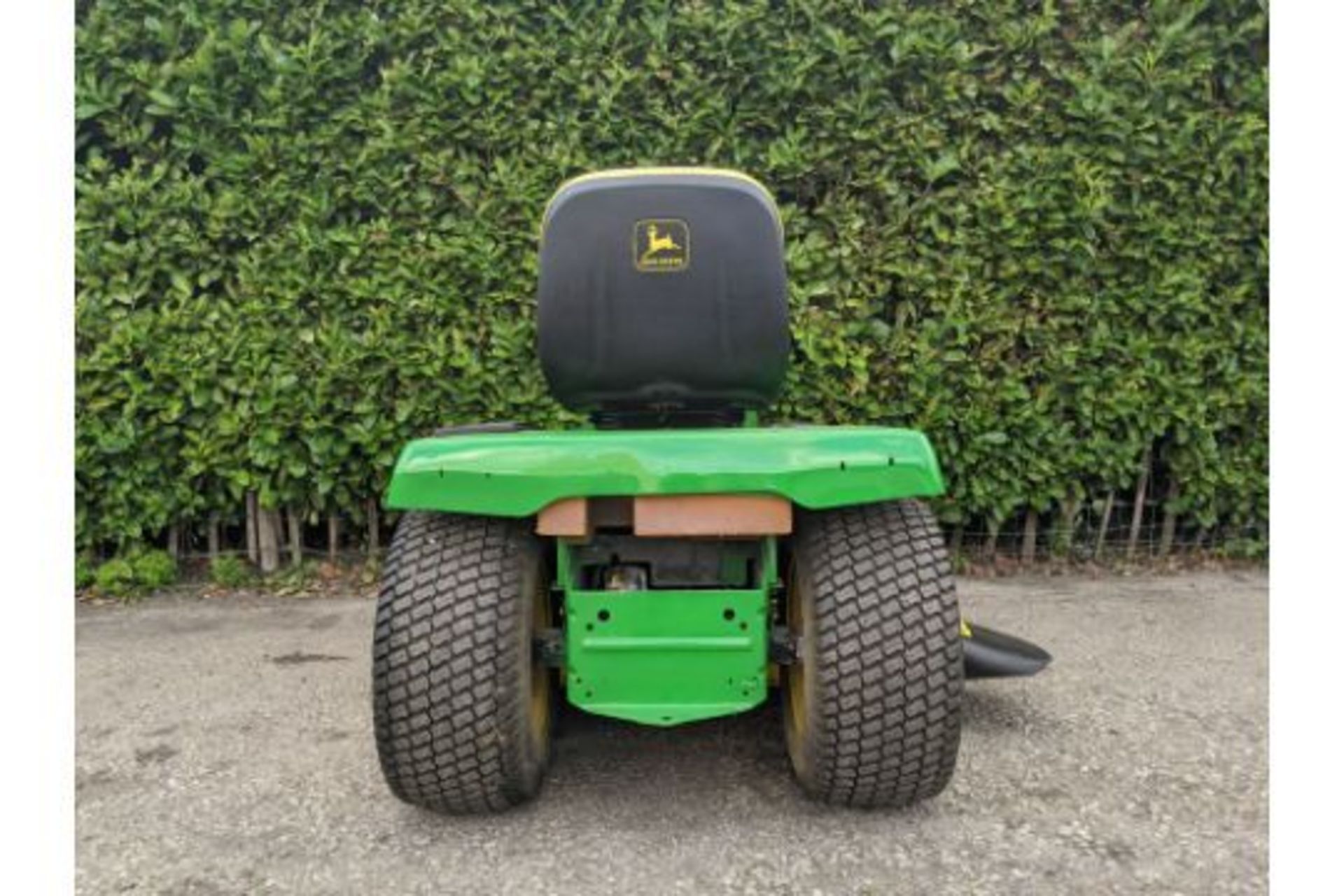 John Deere 355D 16hp Diesel Lawn Tractor 48" Deck 1020 Hours. - Image 3 of 7