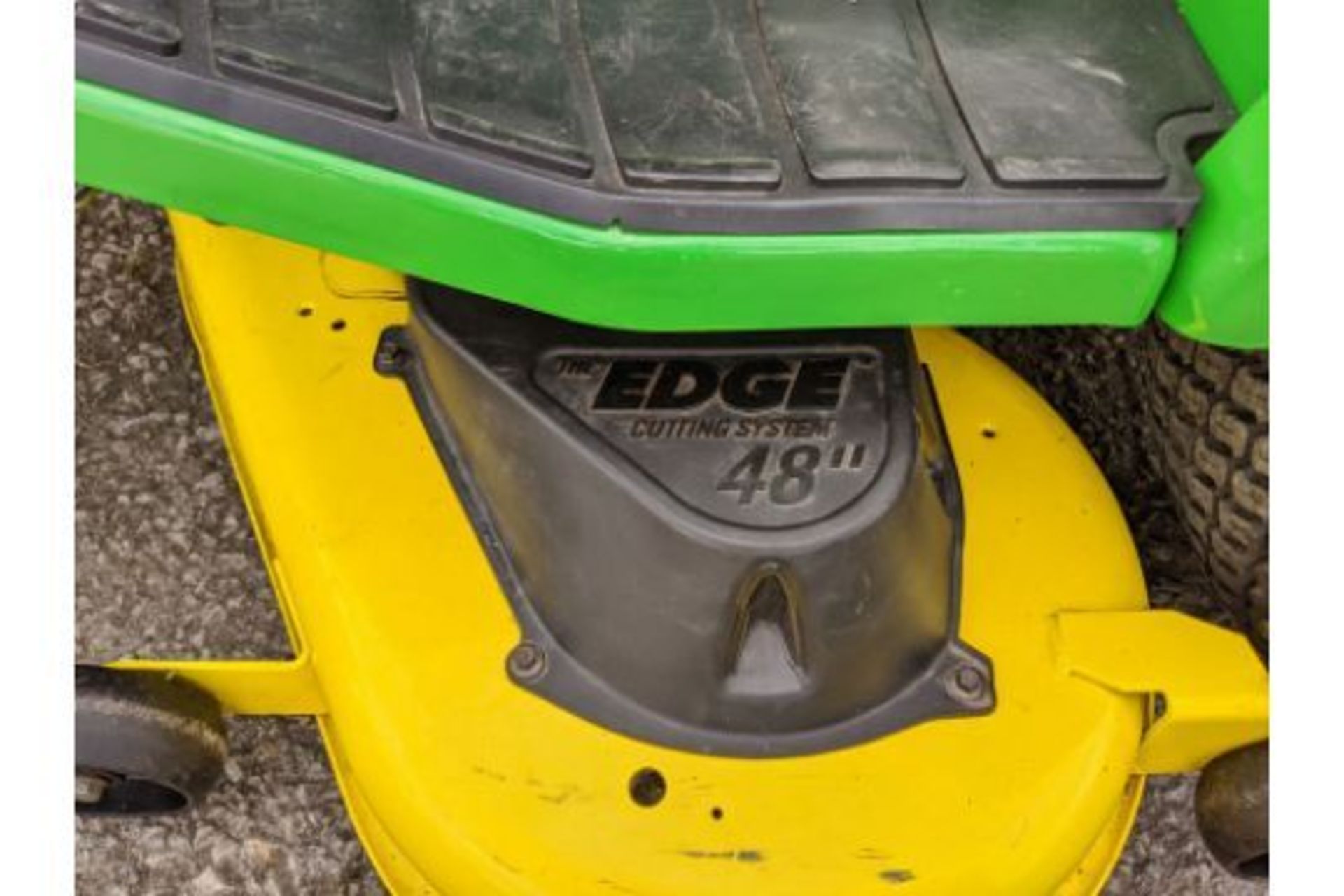 John Deere 355D 16hp Diesel Lawn Tractor 48" Deck 1020 Hours. - Image 6 of 7