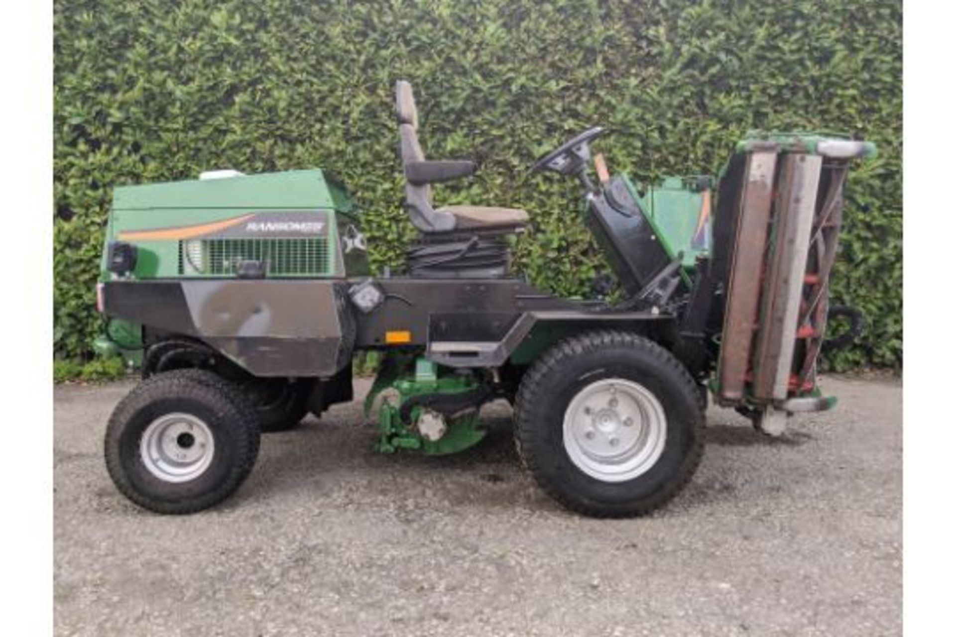Ransomes Parkway 2250 Triple Ride On Cylinder Mower.