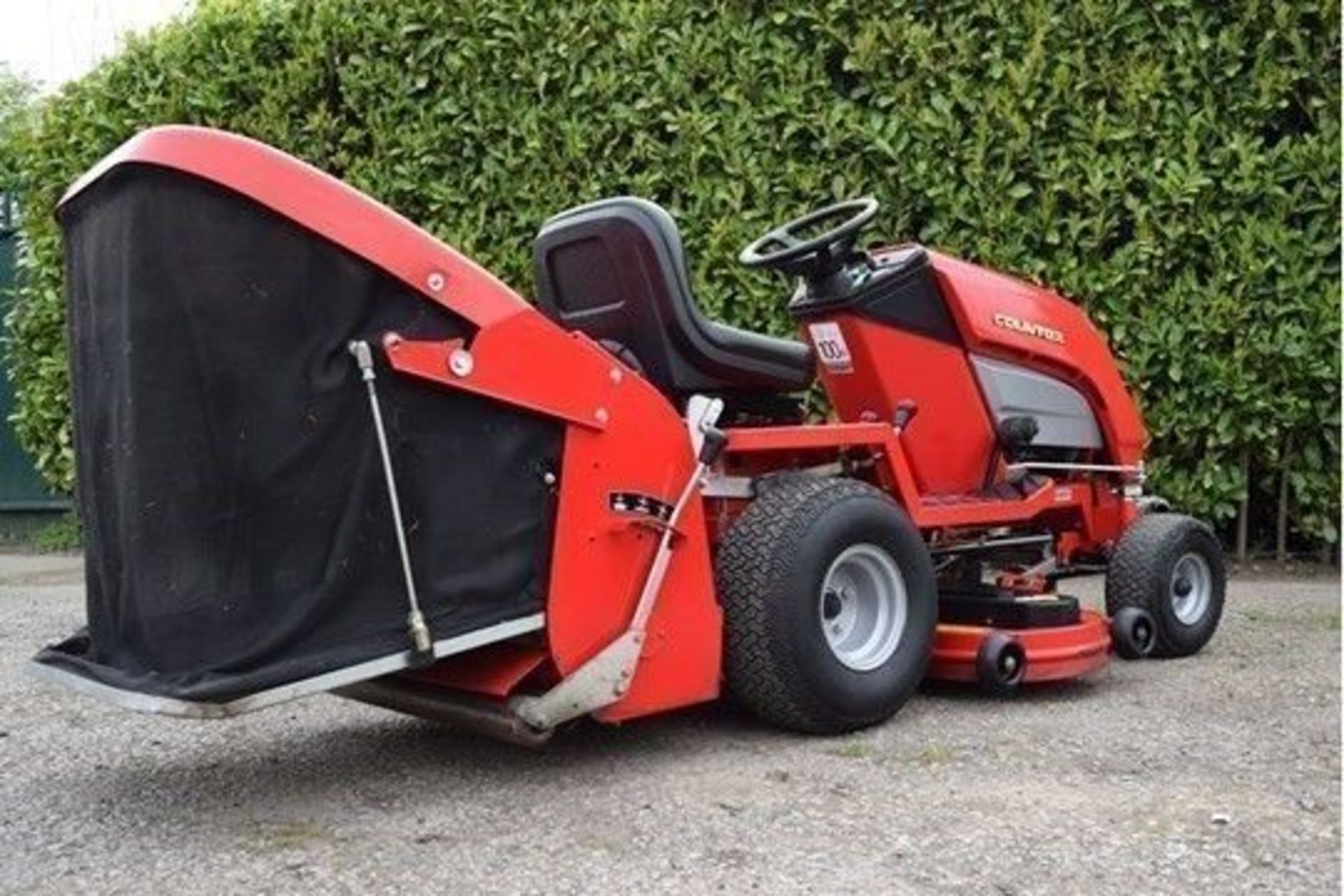 Countax C800H 44" Rear Discharge Garden Tractor With PGC. - Image 2 of 4