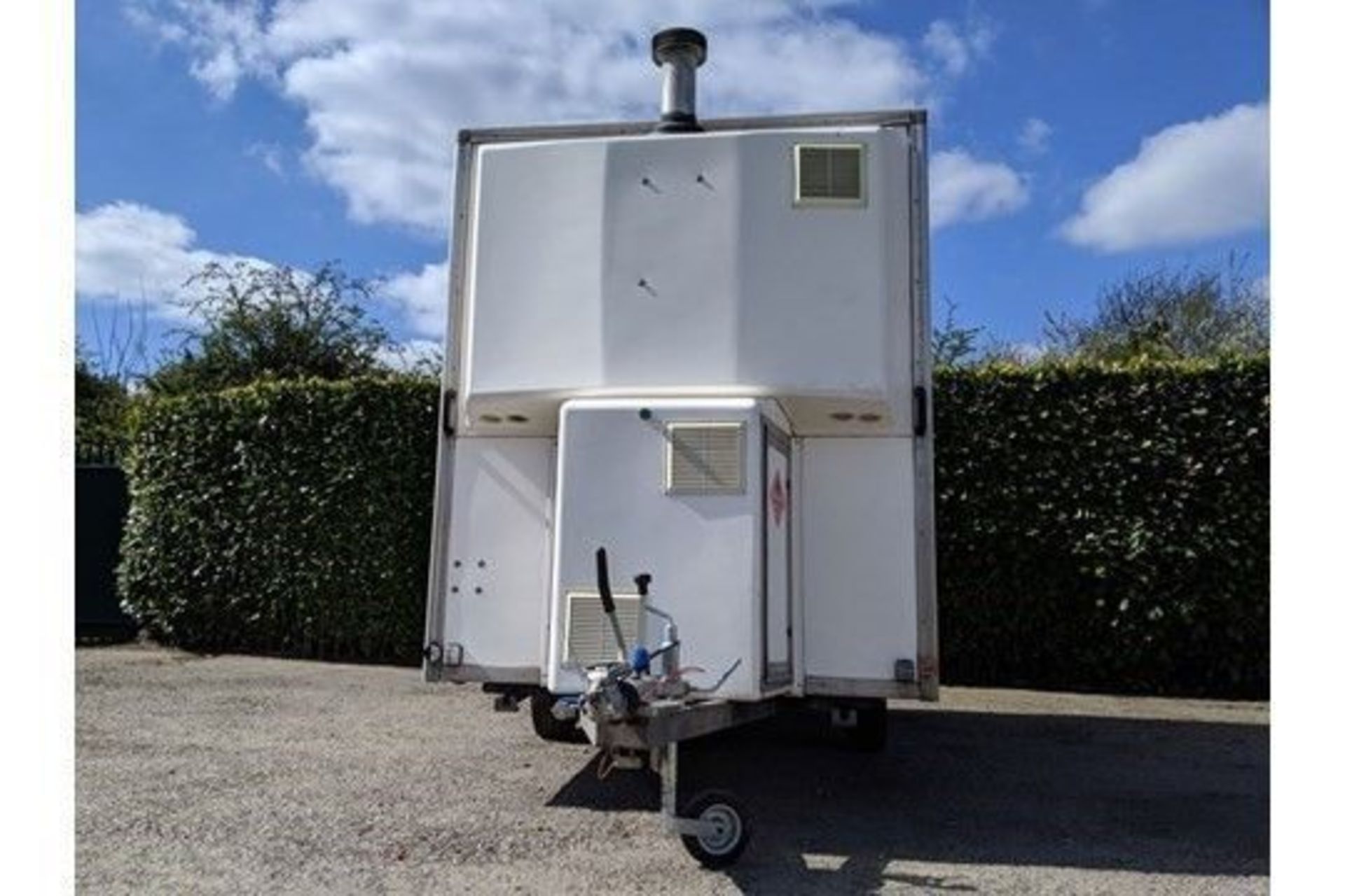 Twin Shower 3 Section Trailer Unit Could Be Used For Mobile Dog Grooming - Image 5 of 19