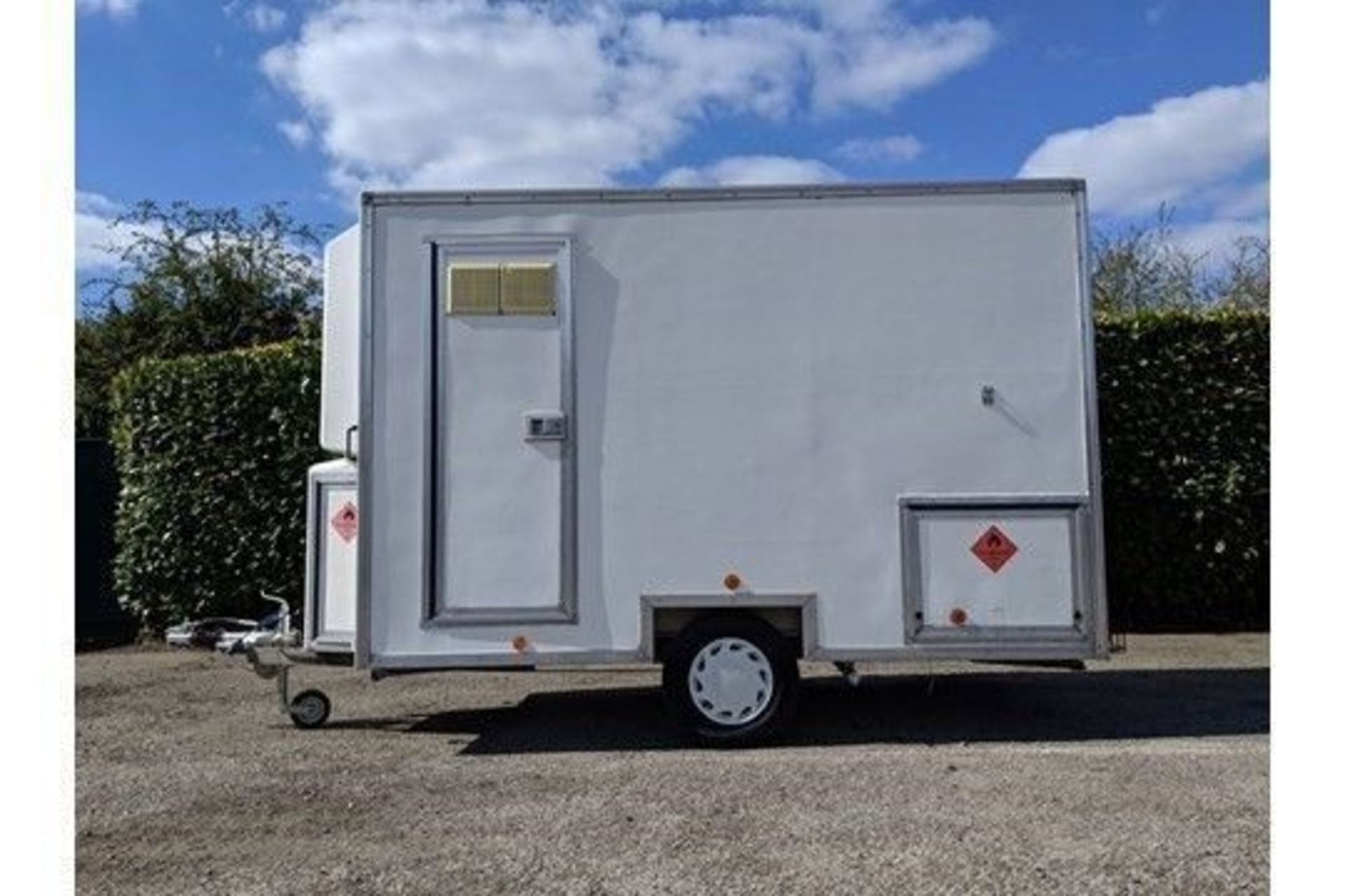 Twin Shower 3 Section Trailer Unit Could Be Used For Mobile Dog Grooming - Image 3 of 19