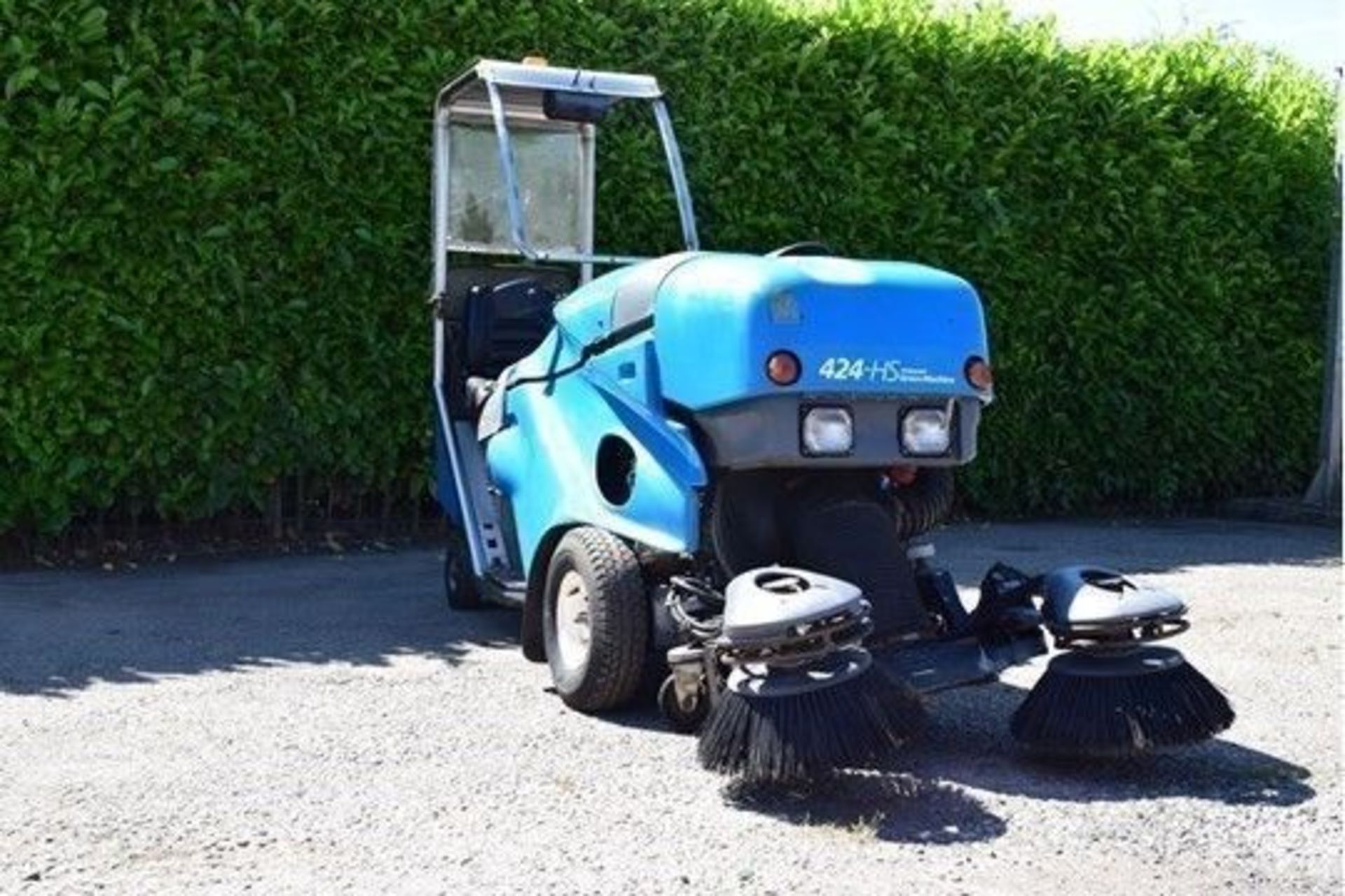 Green Machines 424-HS Ride On Sweeper - Image 3 of 5