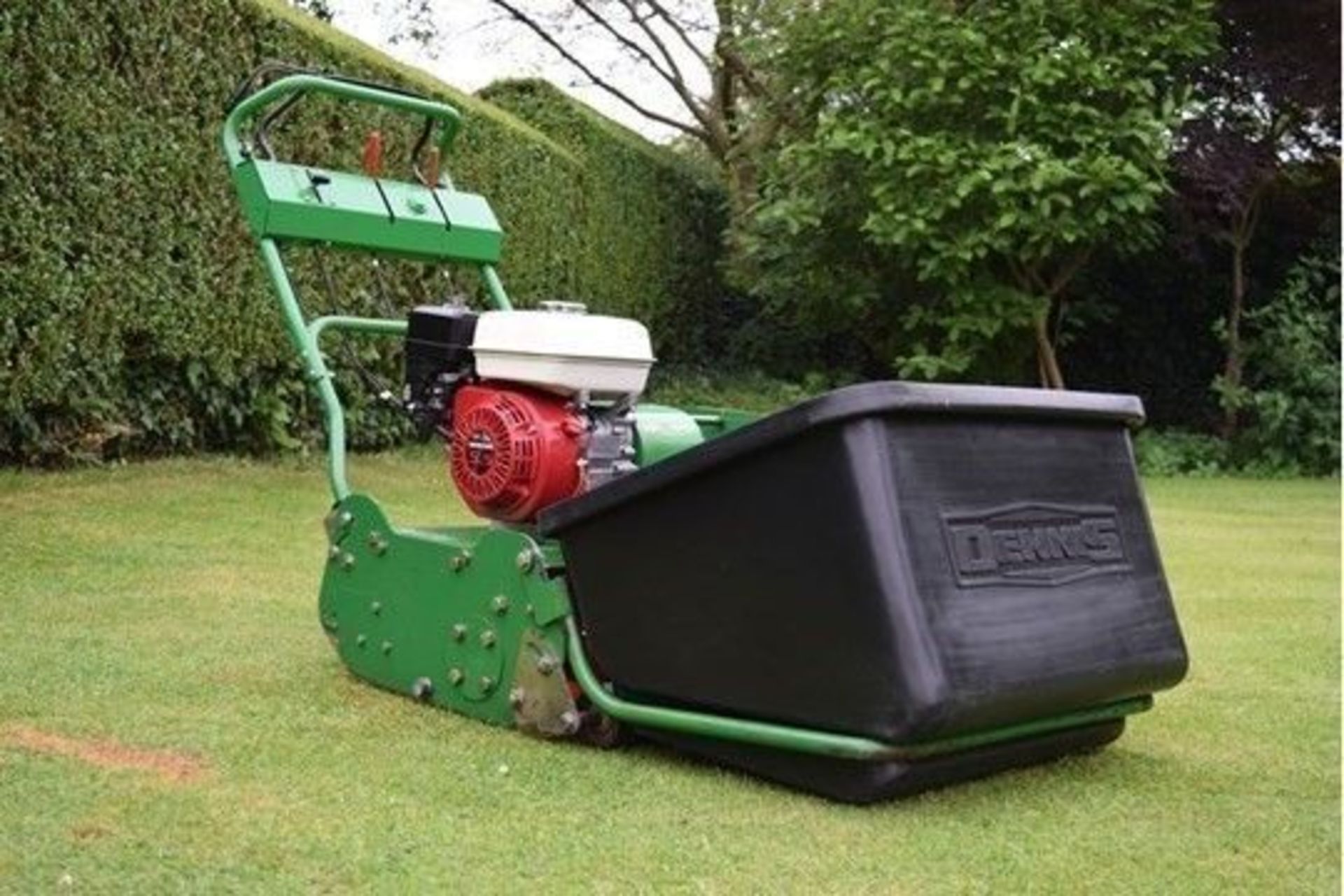 2004 Dennis G560 5 Blade Cylinder Mower With Grass Box - Image 11 of 11