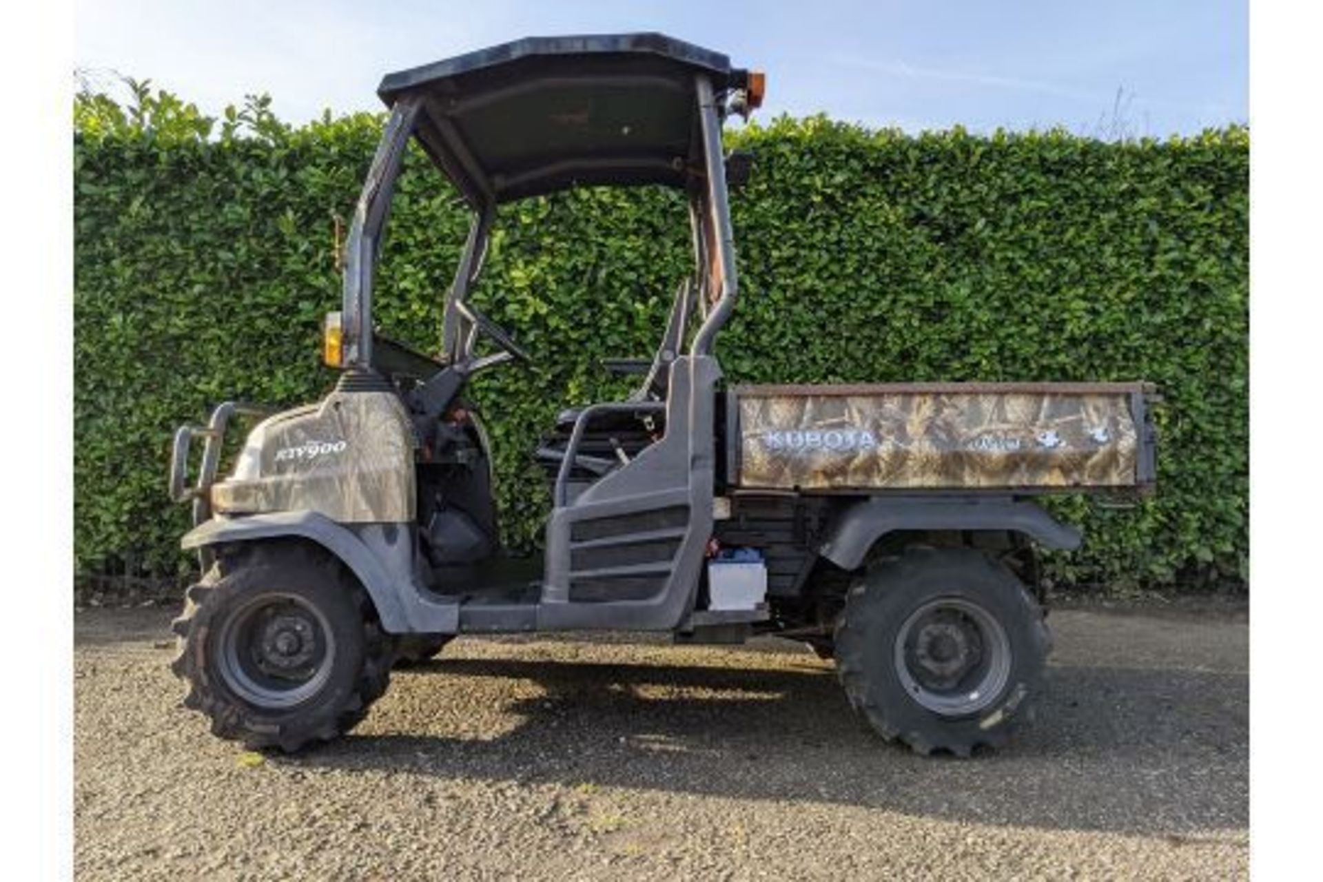 Kubota RTV900 Diesel Utility Task Vehicle With Hydraulic Tipper - Image 2 of 9