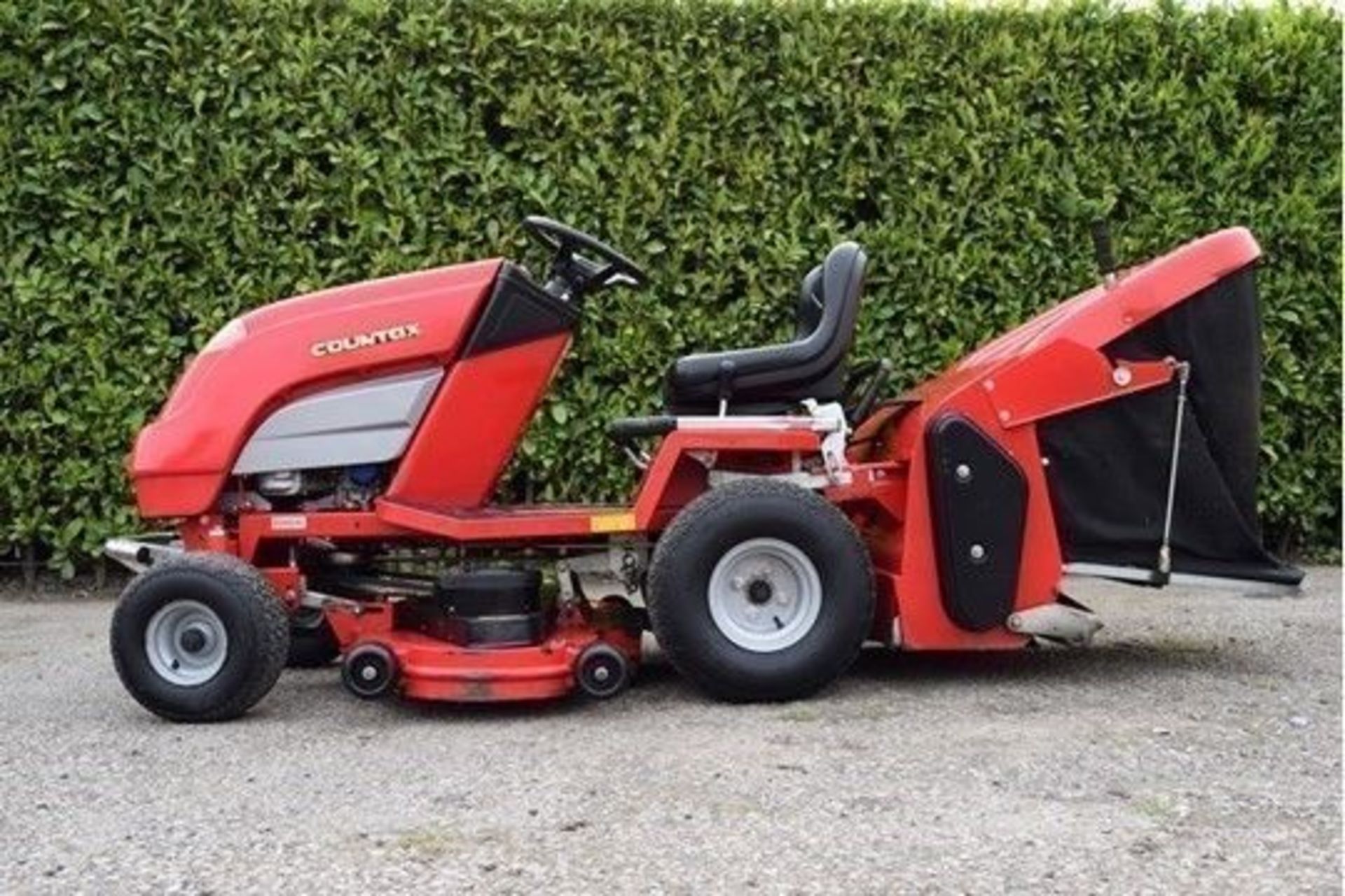 Countax C800H 44" Rear Discharge Garden Tractor With PGC. - Image 3 of 4