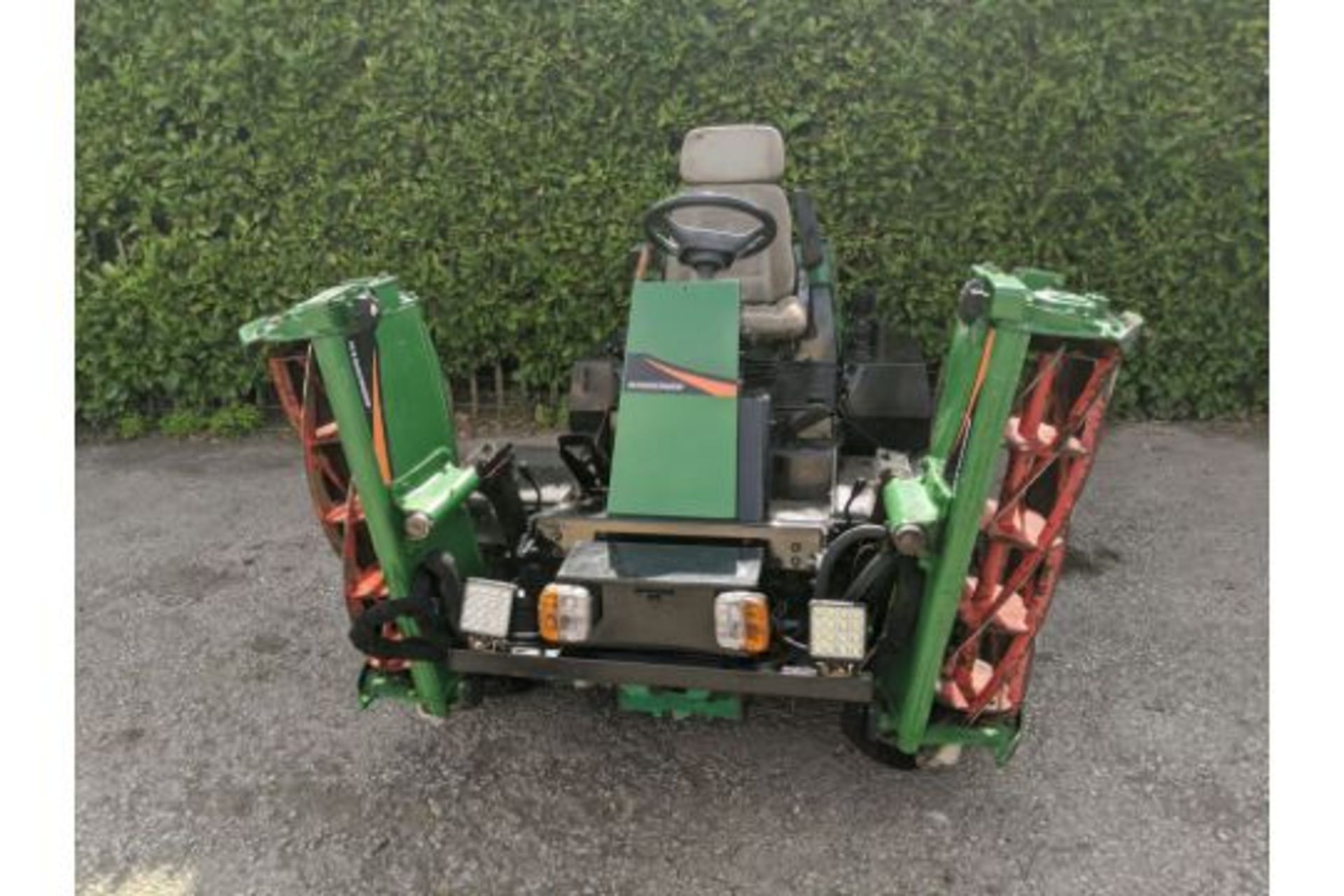 Ransomes Parkway 2250 Triple Ride On Cylinder Mower. - Image 5 of 6