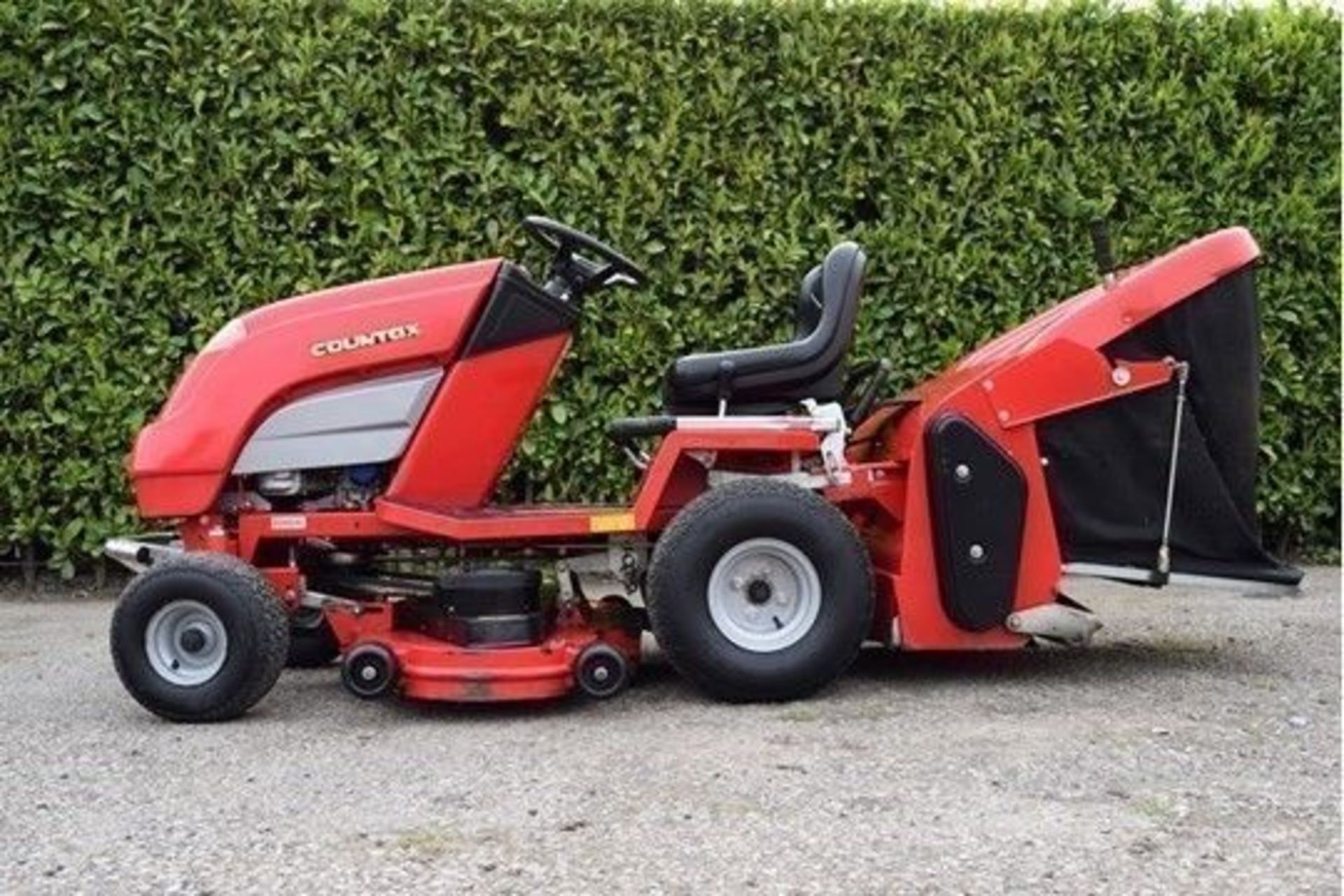 Countax C800H 44" Rear Discharge Garden Tractor With PGC. - Image 2 of 4