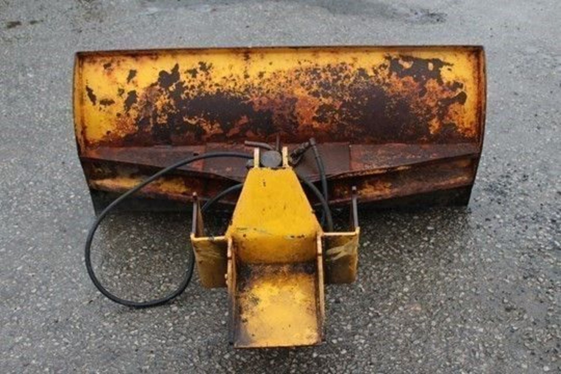 Snow Plow Attachment For Compact Tractor NO RESERVE - Image 3 of 5