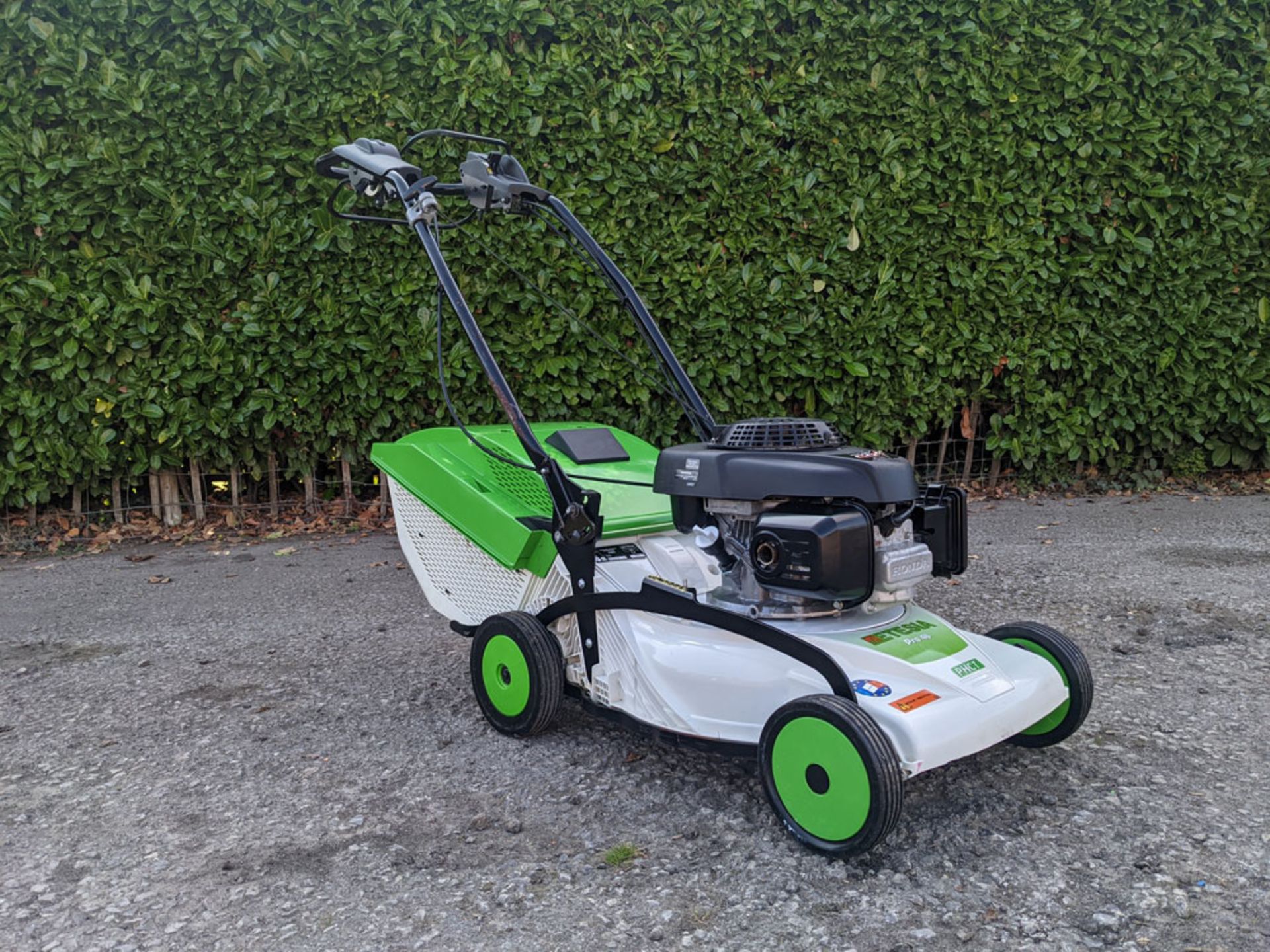 2019 Etesia Pro 46 PHCT 18" Self Propelled Lawn Mower