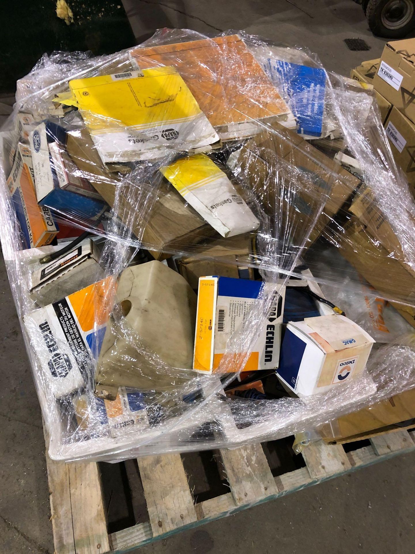 Misc. Auto Parts Pallet - Image 2 of 6