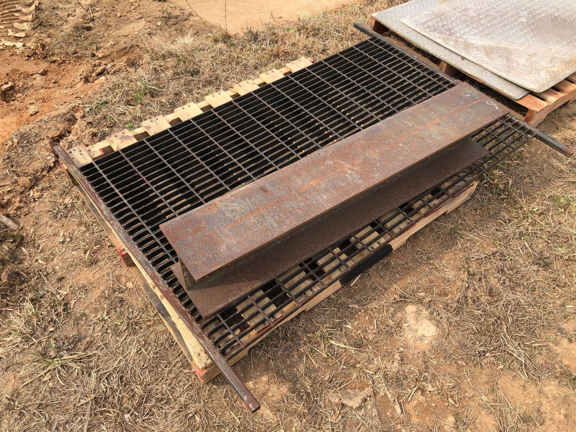 I Beam and Metal Grate - Image 4 of 6