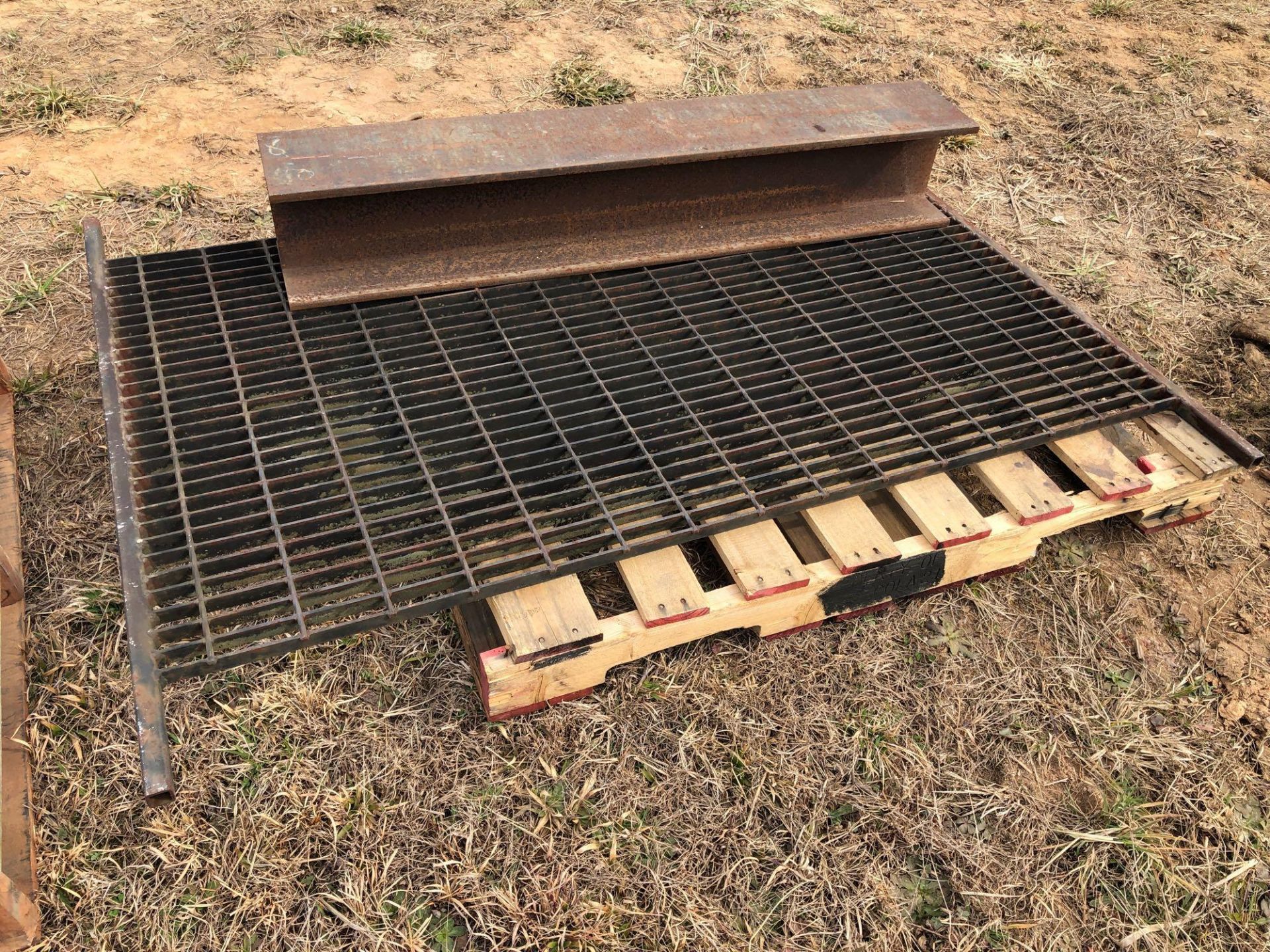 I Beam and Metal Grate - Image 2 of 6