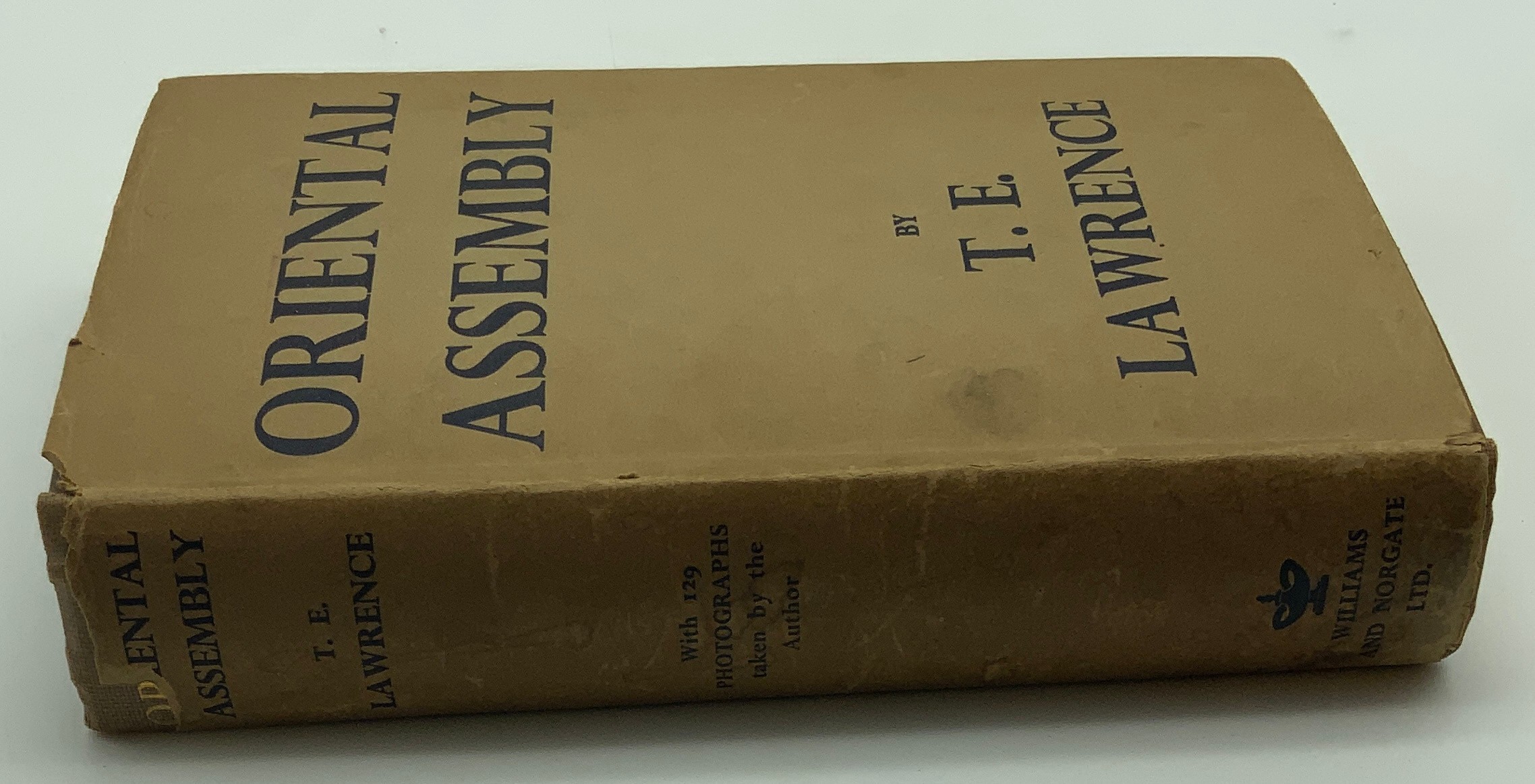 1939 ORIENTAL ASSEMBLY BY T.E. LAWRENCE PUBLISHED BY WILLIAMS AND NORGATE LTD LONDON - Image 2 of 10