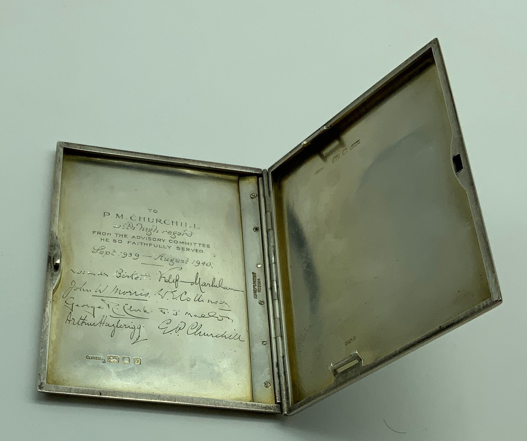 HALLMARKED SILVER ASPREY CIGARETTE CASE PRESENTED TO PETER MORLAND CHURCHILL DATED 1940