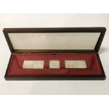BOXED SET OF 1977 ROYAL STANDARDS SILVER INGOT MEDALLIONS FOR THE QUEEN'S SILVER JUBILEE