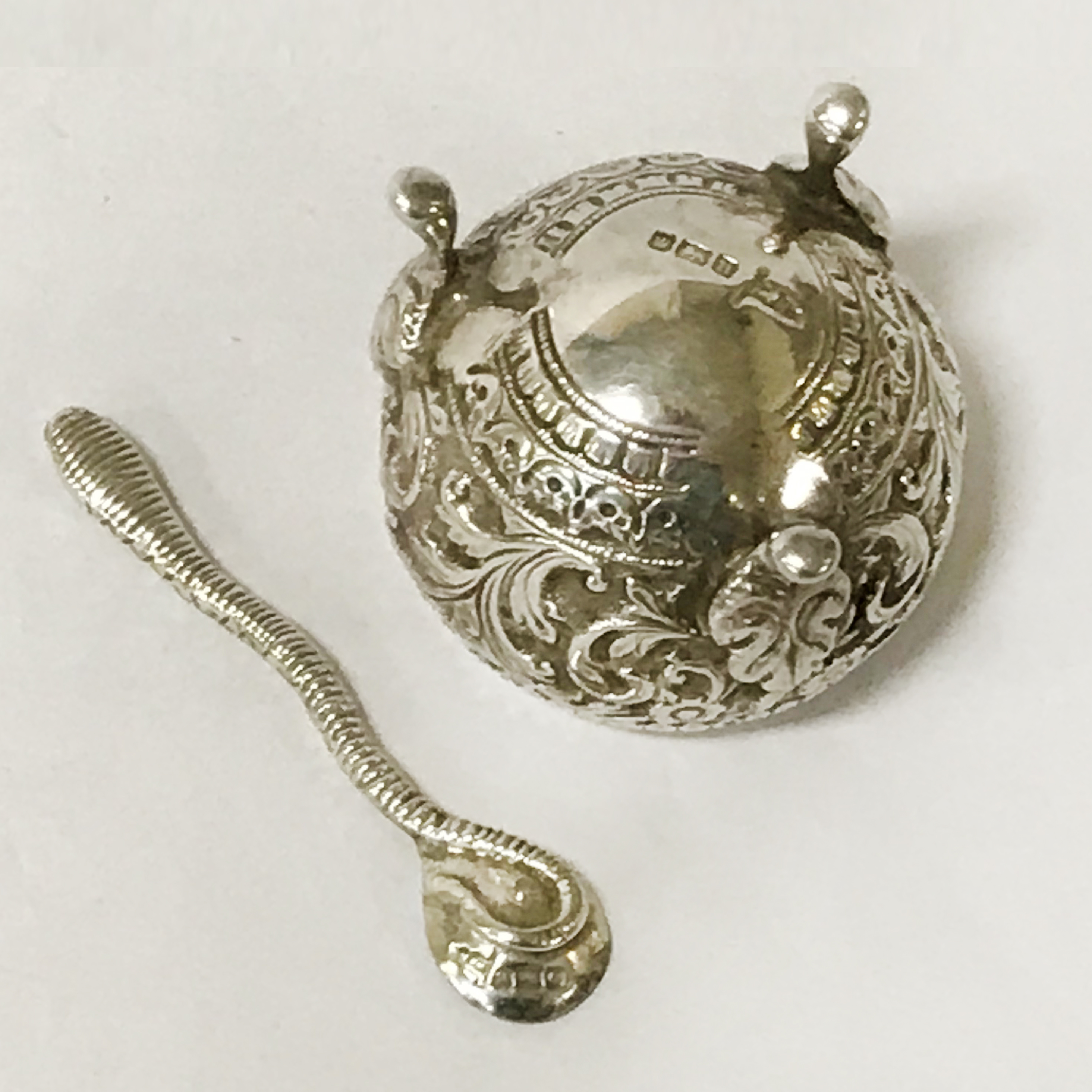 EDWARDIAN 1905 HALLMARKED INDIAN STYLE SILVER SALT CELLAR & SPOON IN FORM OF SNAKE - Image 2 of 3