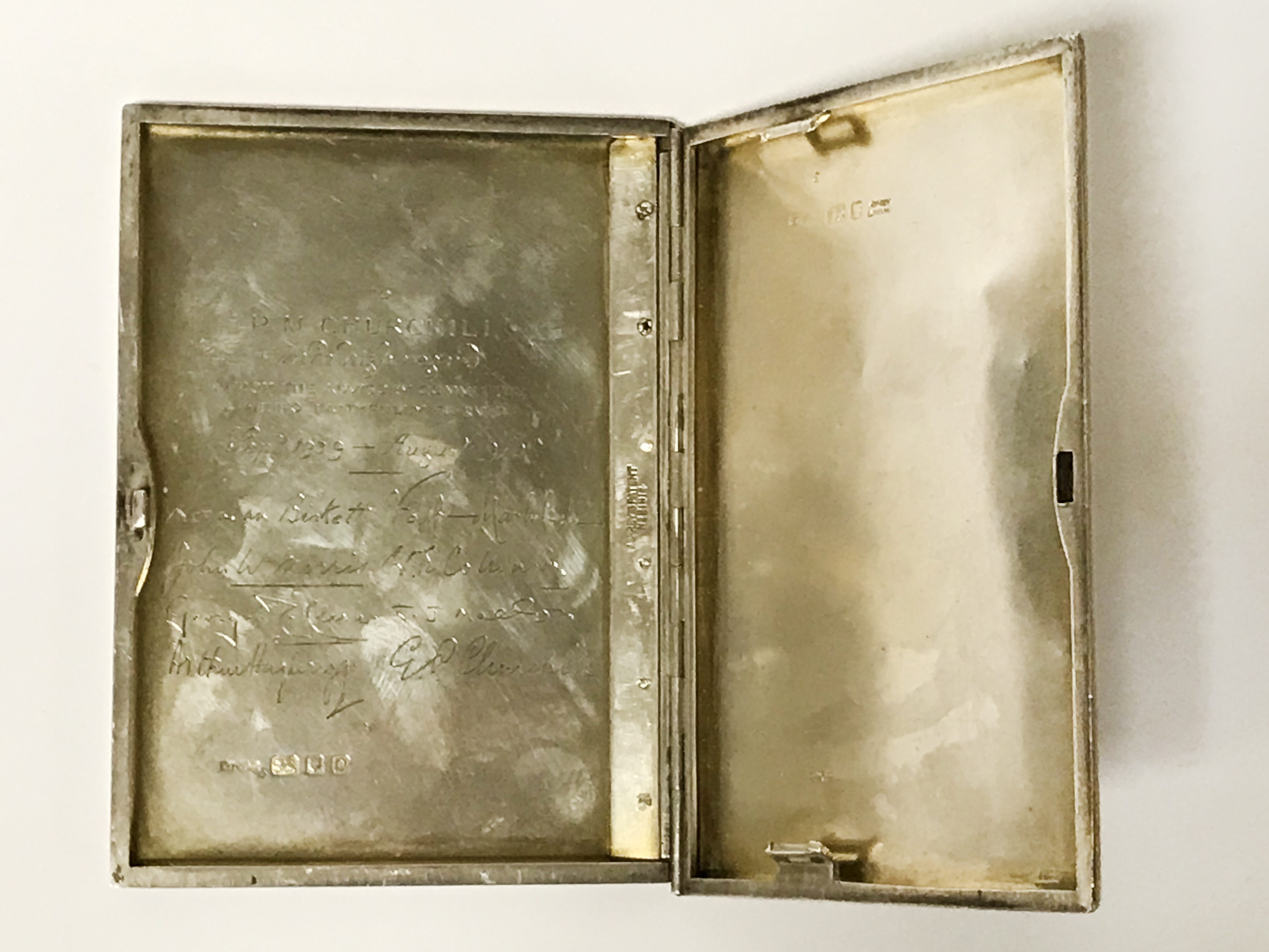 HALLMARKED SILVER ASPREY CIGARETTE CASE PRESENTED TO PETER MORLAND CHURCHILL DATED 1940 - Image 4 of 6