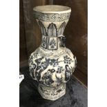 CHINESE BLUE & WHITE CRACKLE GLAZE VASE